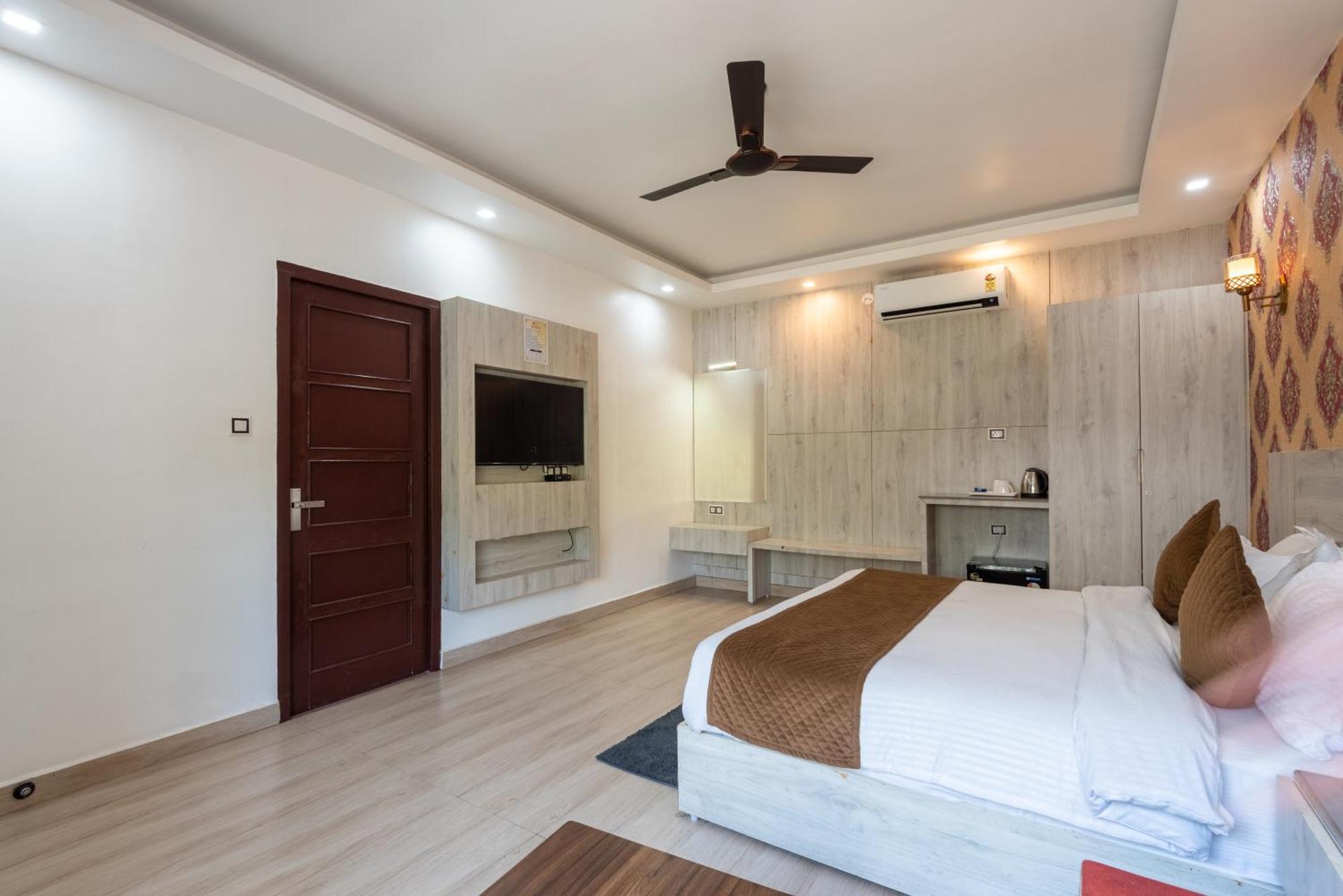 Deluxe Room,1674836581:JPEG