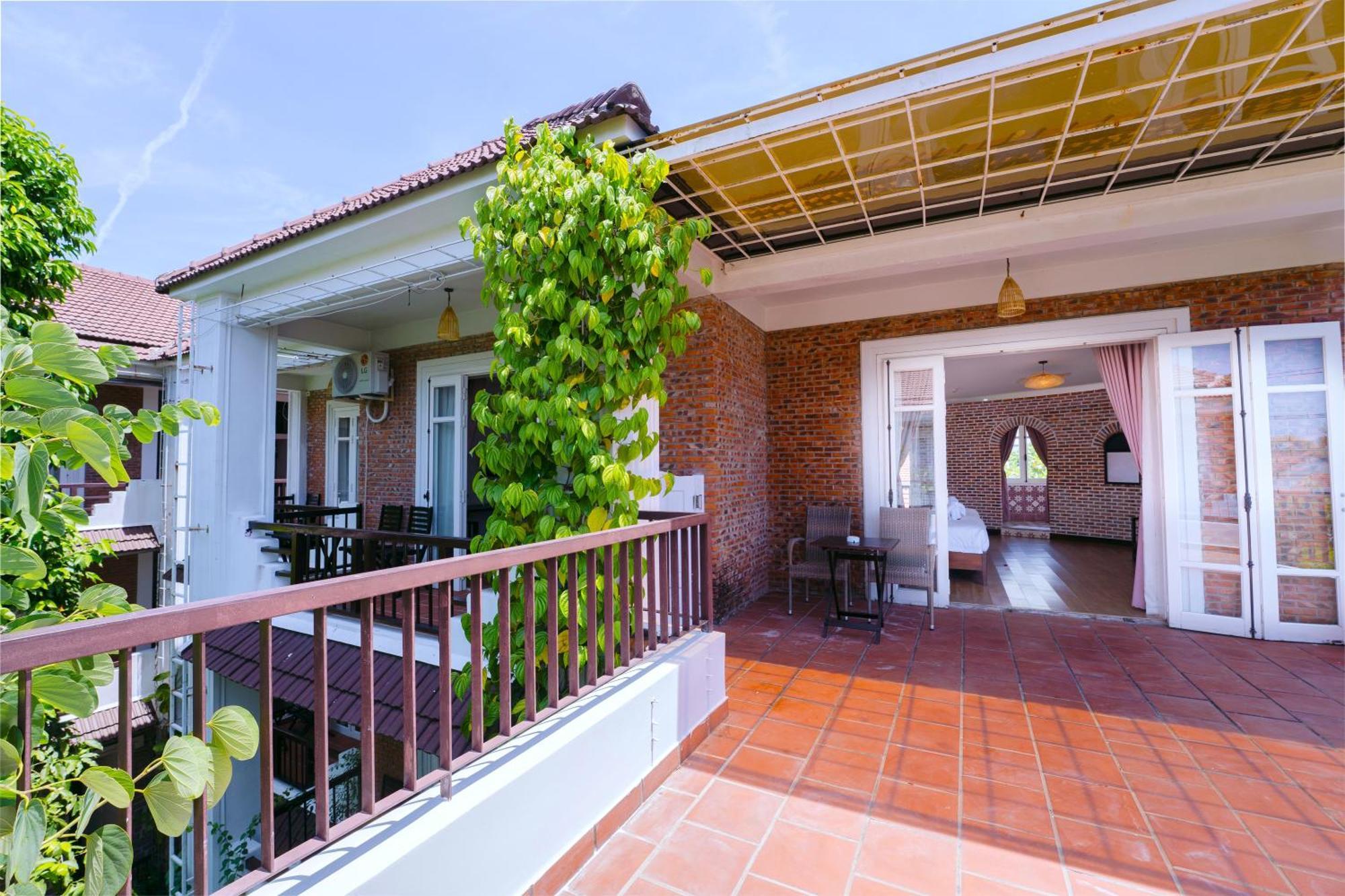 Family Room Garden View