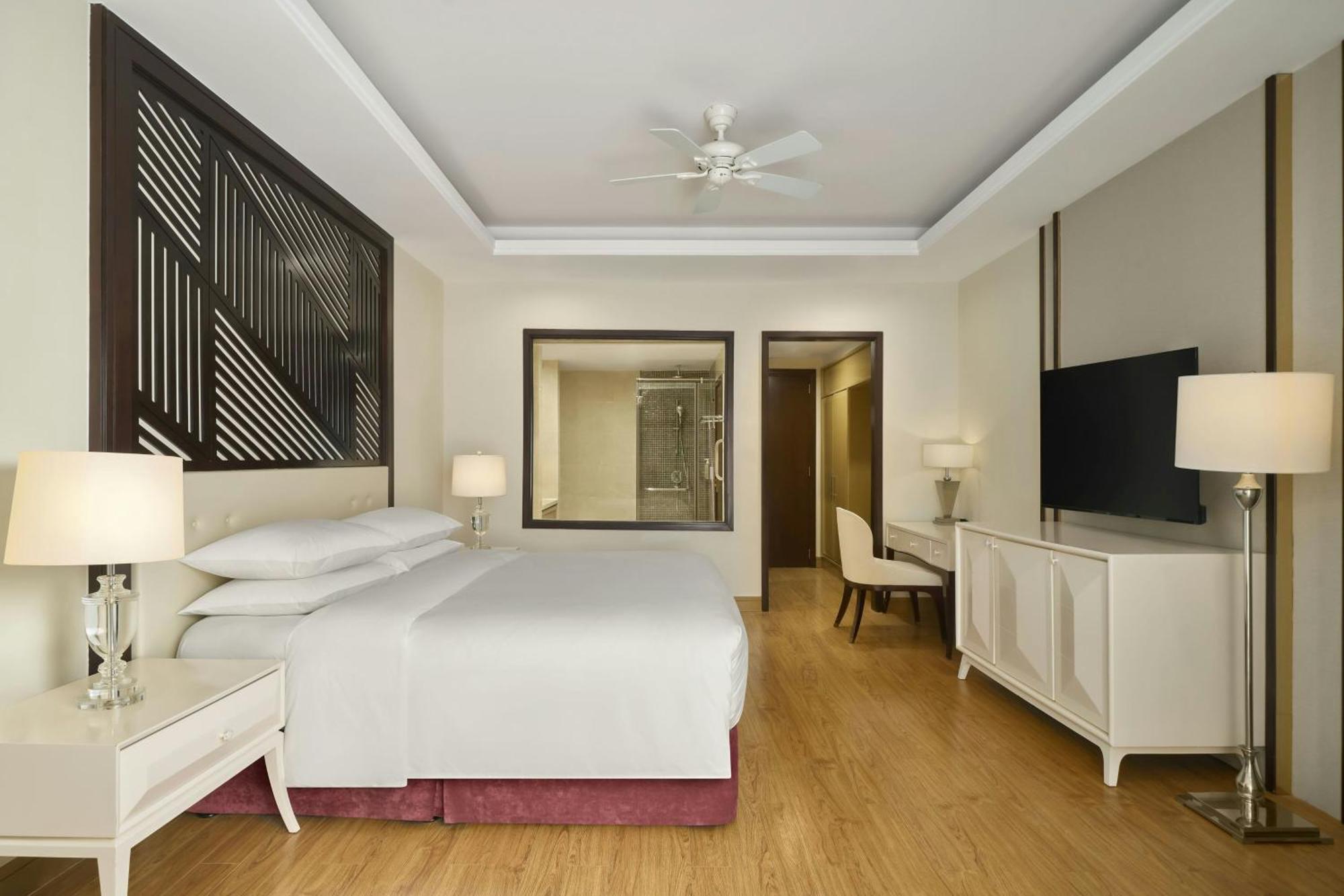 Deluxe King Room Ocean View Balcony