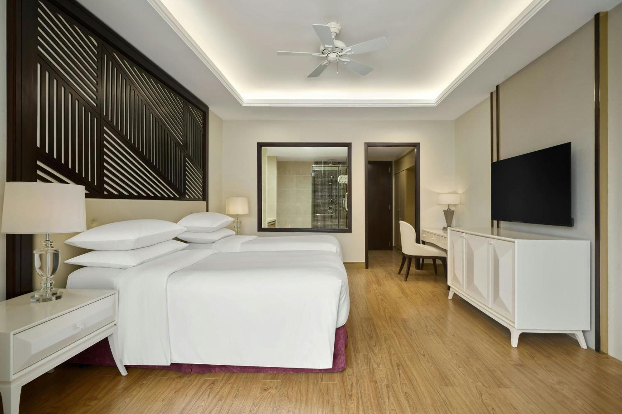 Deluxe King Room Ocean View Balcony