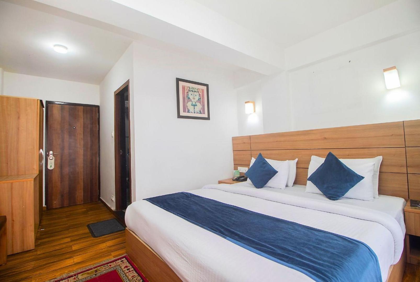 Annex Cozy Room (Balcony & Mountain view | 5th floor | Lift till 4th floor with Complimentary High Tea)