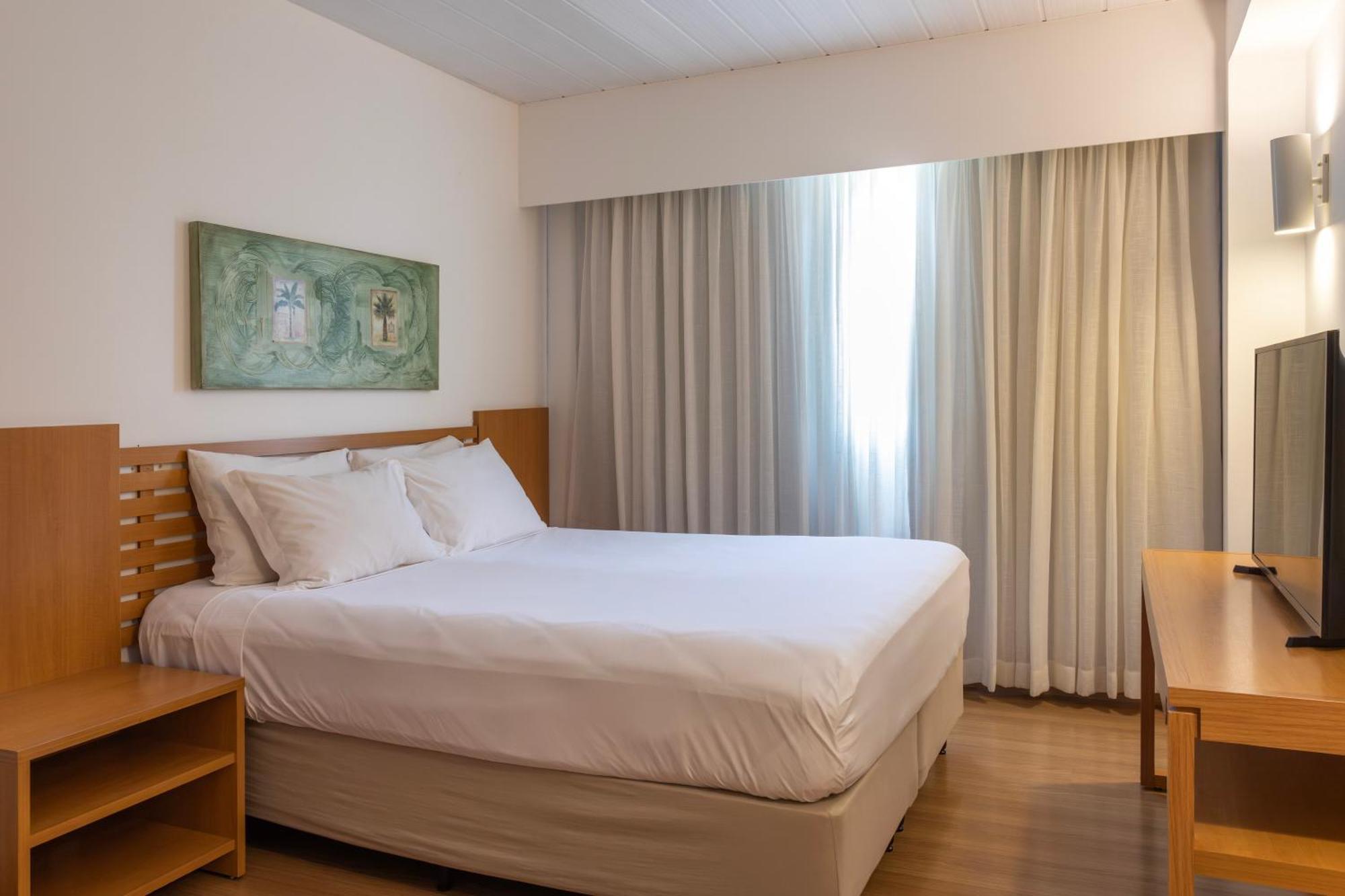 Master Suite with Access to Hot Park and Parque das Fontes