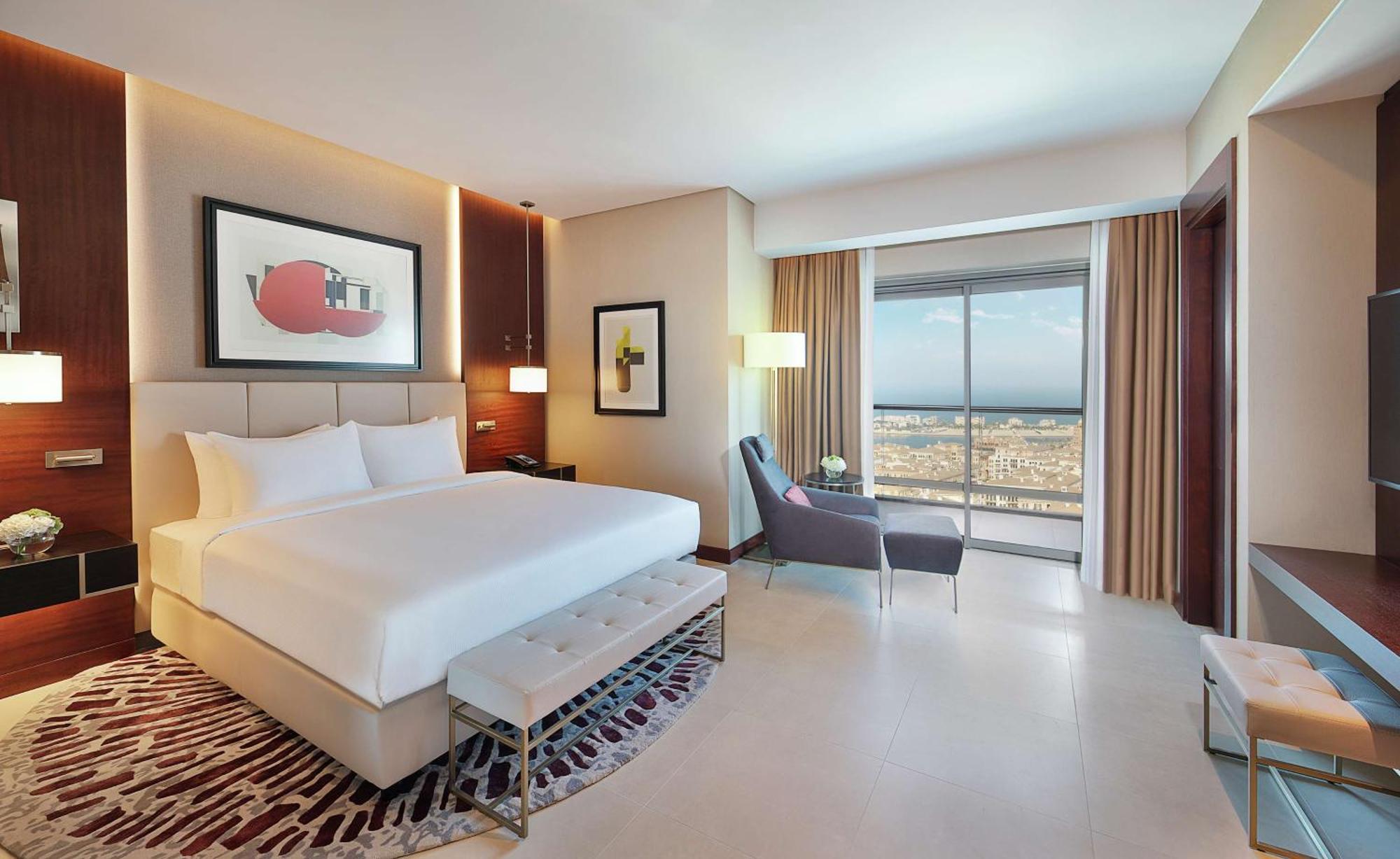 Two-Bedroom Skyline Suite Panoramic View Balcony
