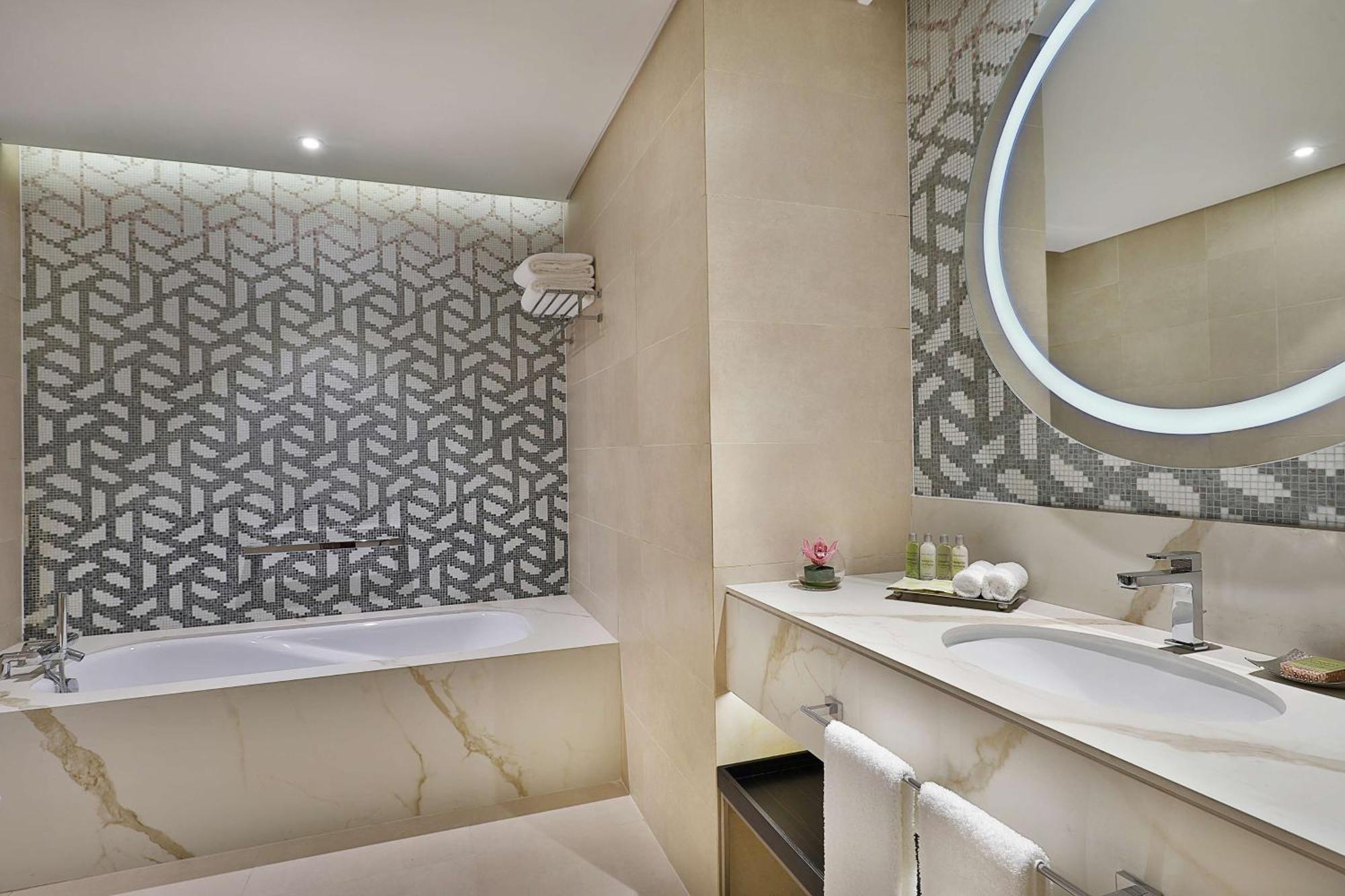 Superior One-Bedroom Suite Balcony Sea View