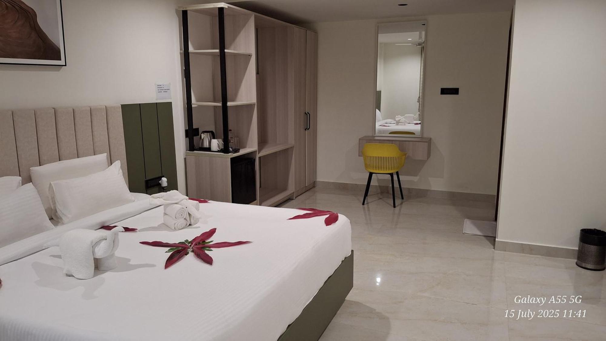 Deluxe King Room,1691926521:JPEG