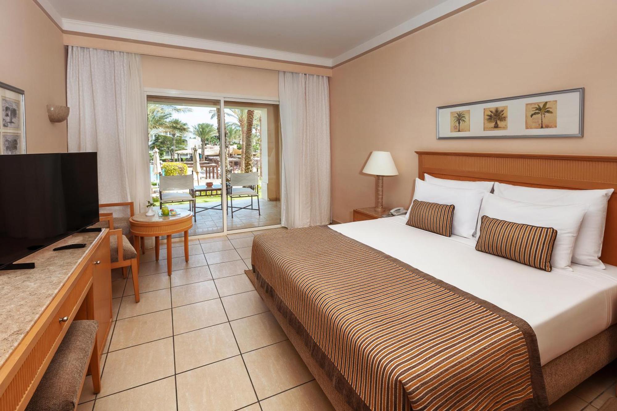 Superior Queen or Twin Pool View,1694532210:JPEG