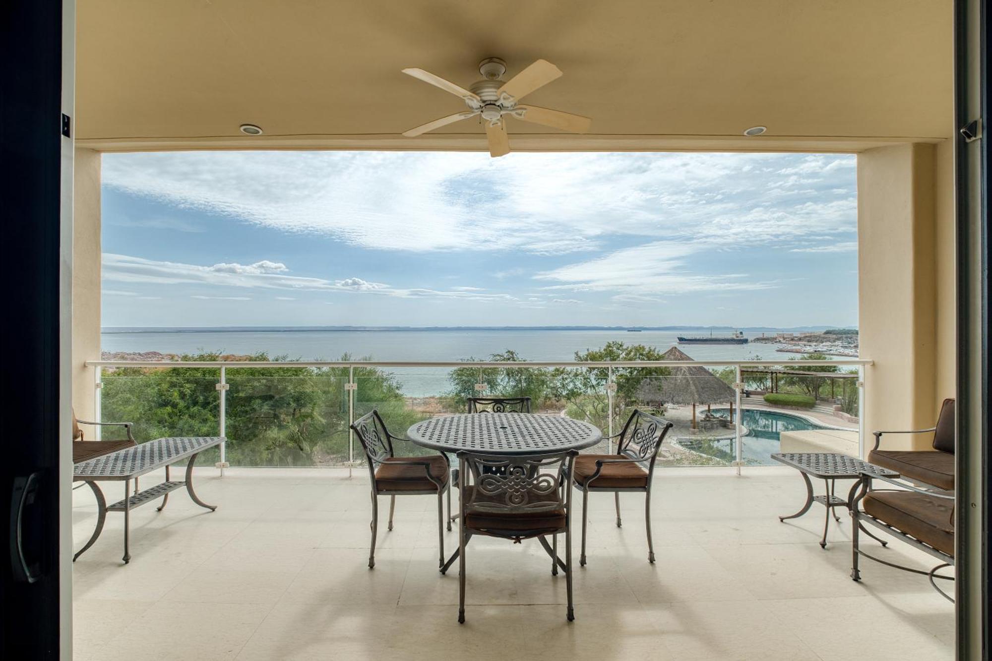 2 Bedroom Ocean View Suite KQQ
