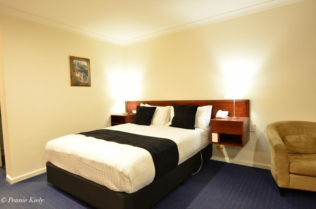 Standard Queen Room