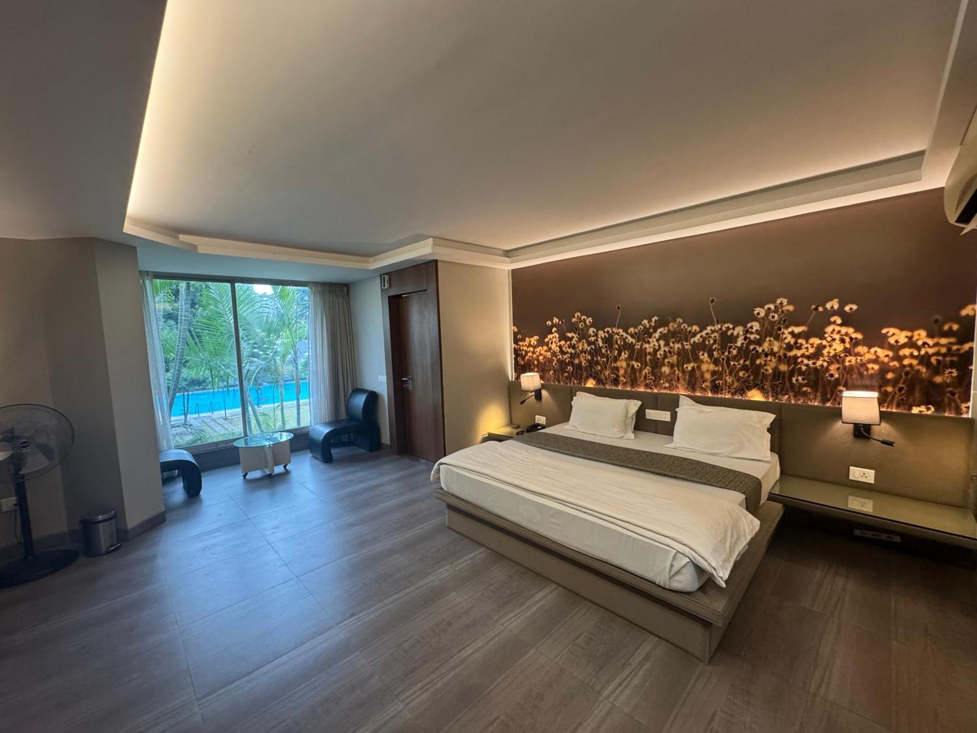 Deluxe Room,1698264310:JPEG