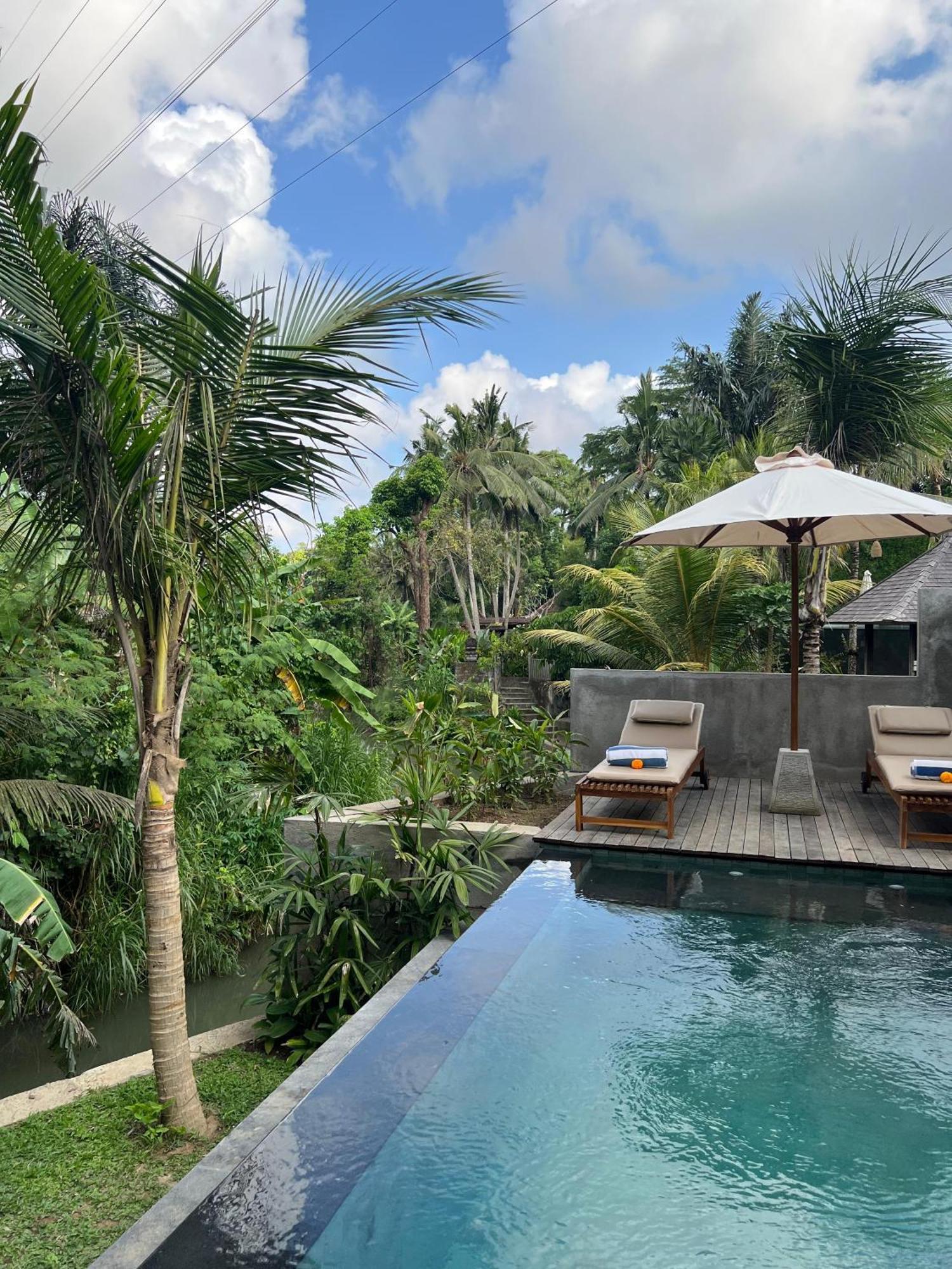 Wooden One-Bedroom Villa Private Pool
