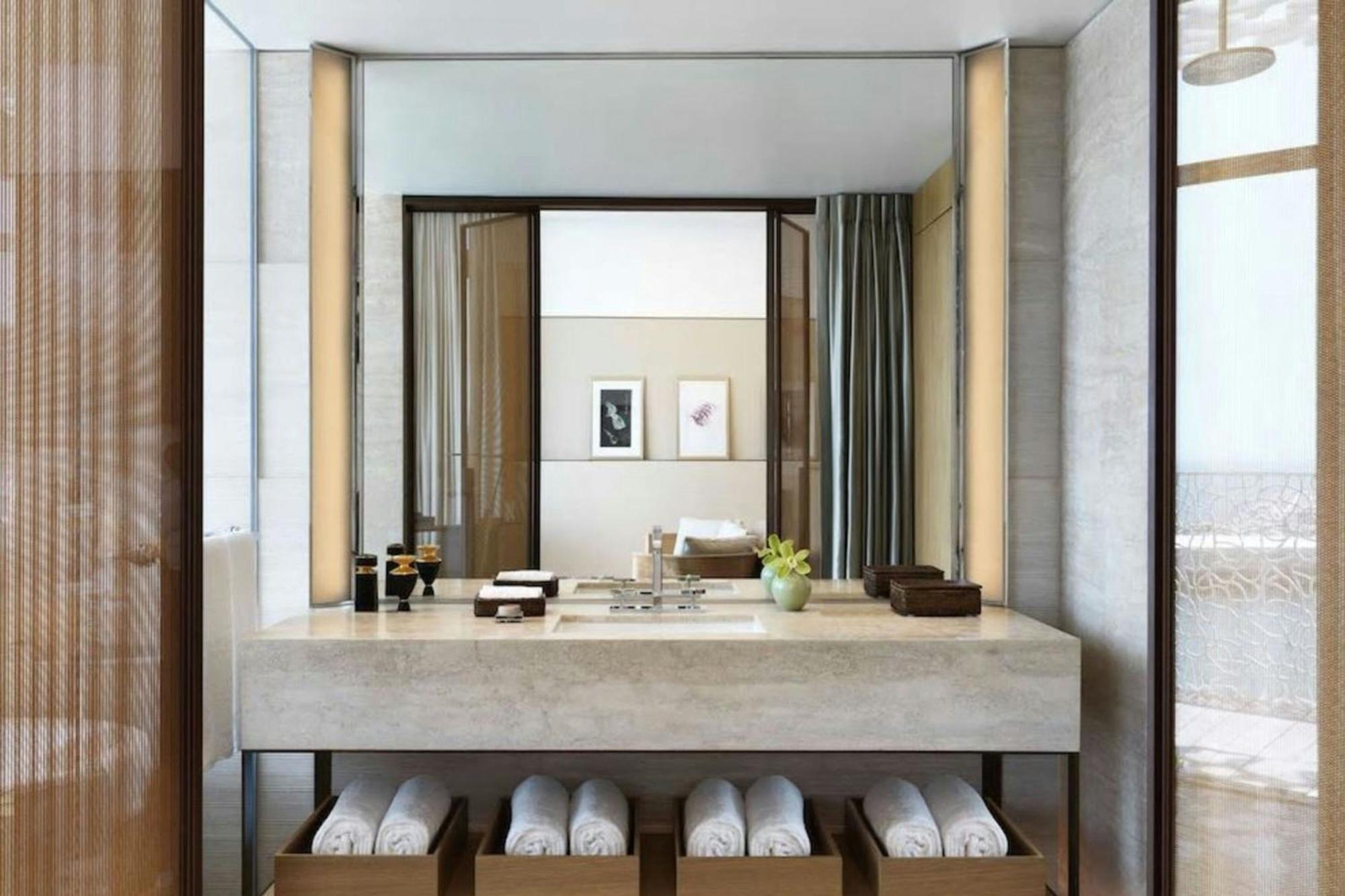 Deluxe King Suite Balcony