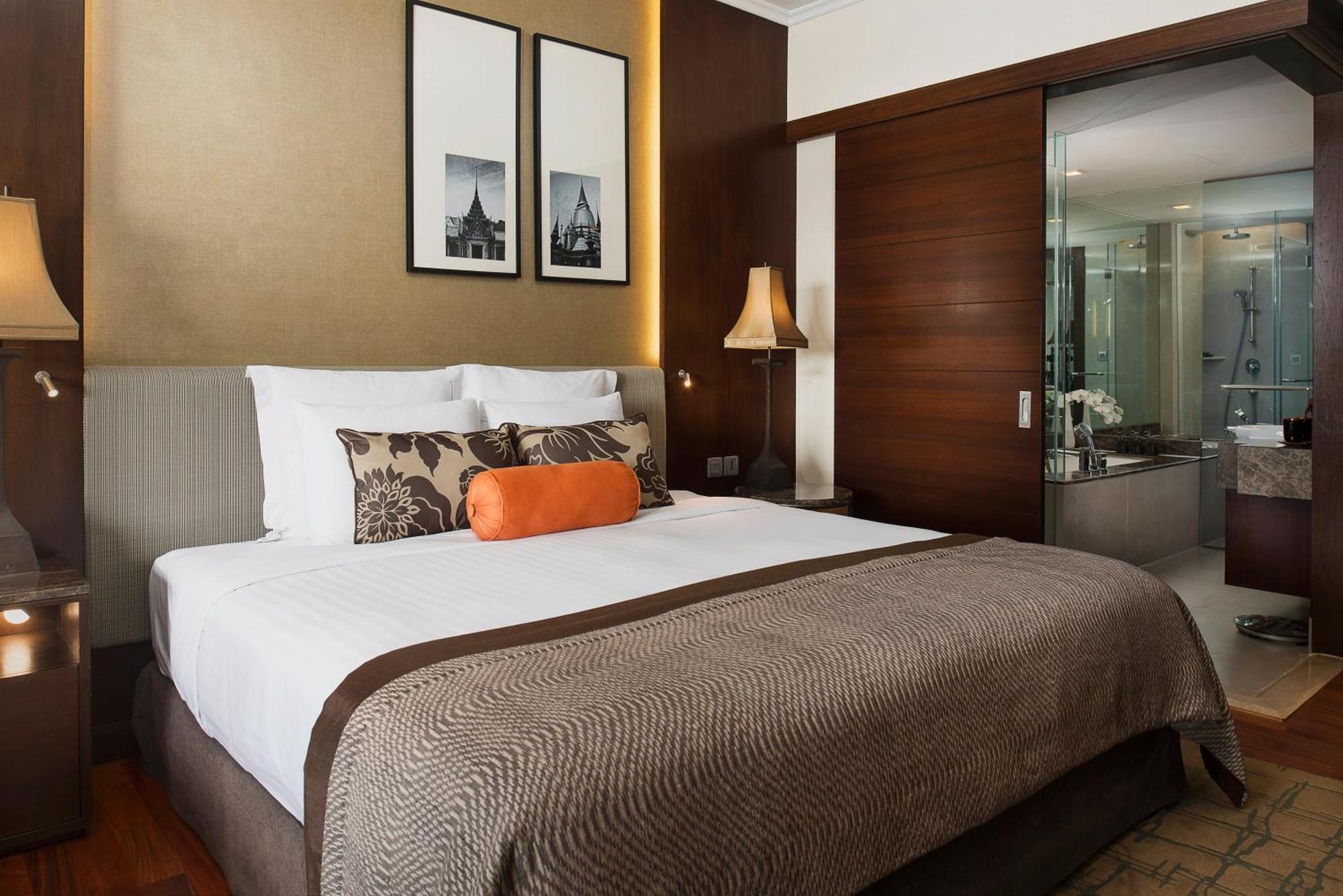 Deluxe Riverfront Room