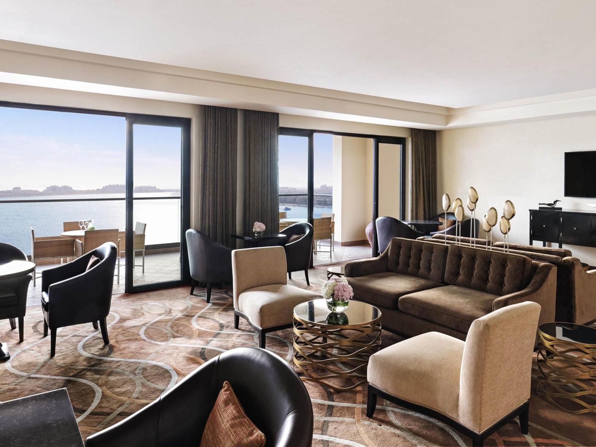 Fairmont Gold Jacuzzi Corner Palm Sea View Suite Lounge Access Balcony