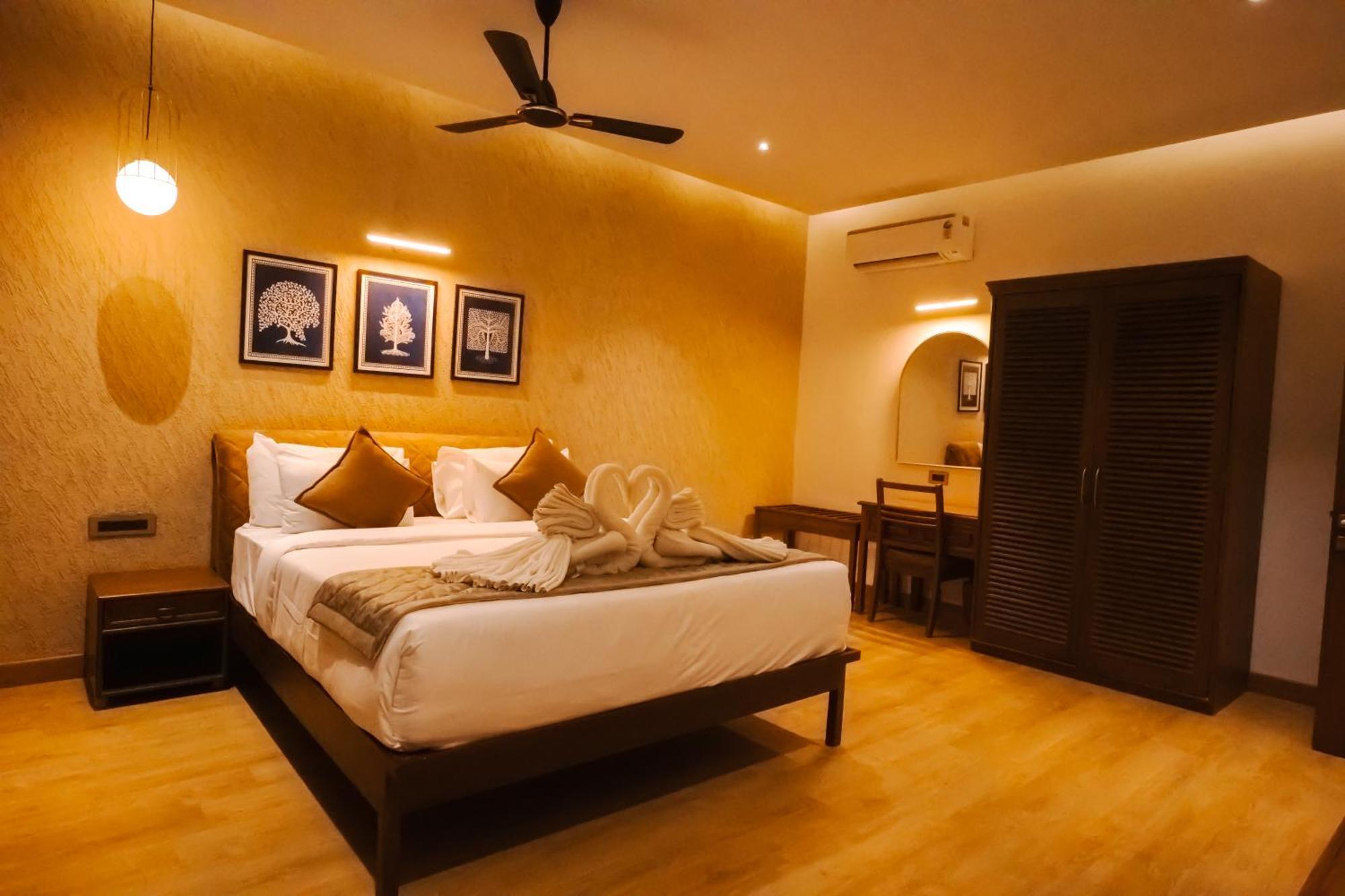 Deluxe Villa (15% off on session of couple's Spa + Complimentary Welcome Drink on arrival + 15% off on session of Massage + 15% off on Jungle Safari + Free Breakfast)