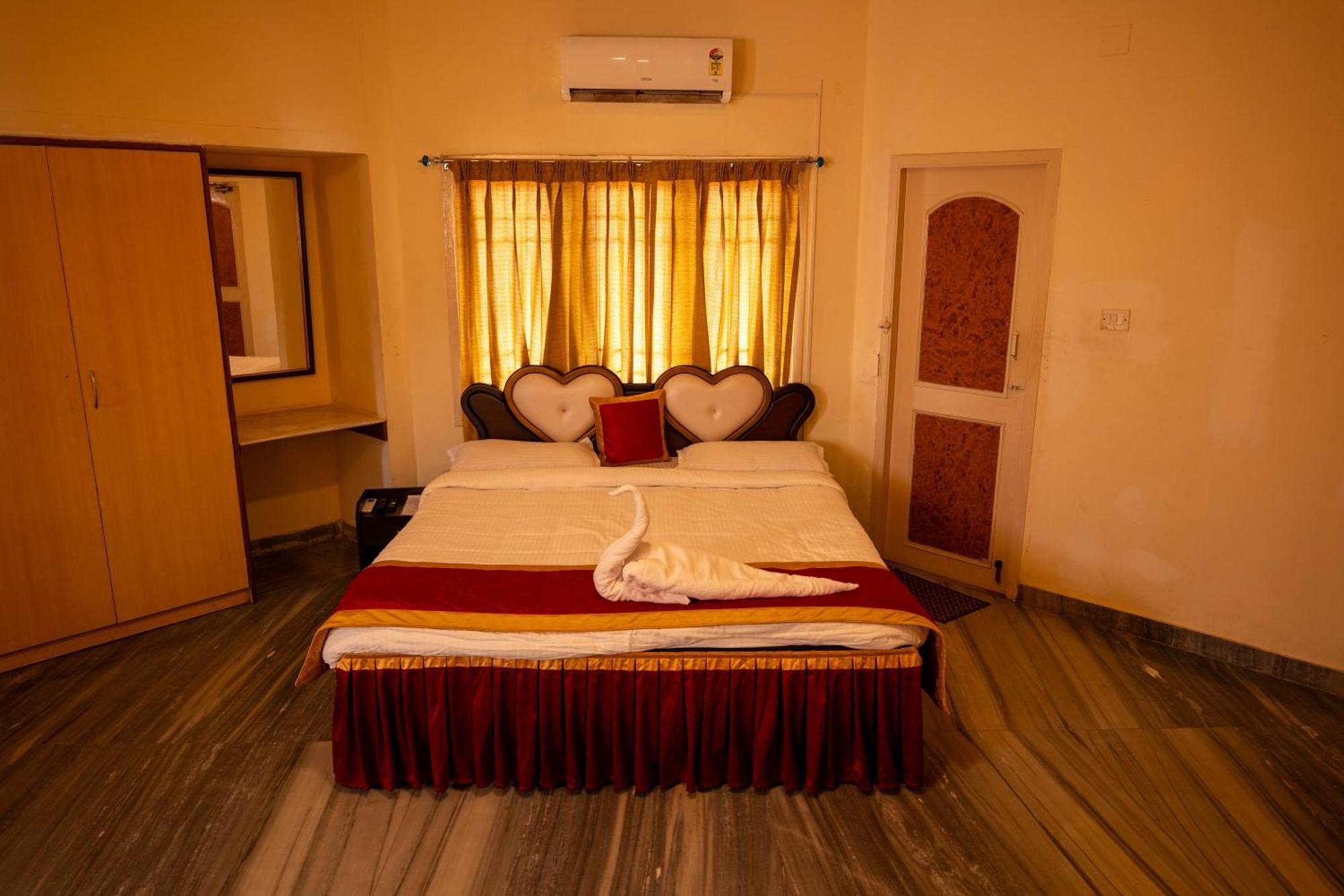 King Suite with Balcony,1708785712:JPEG