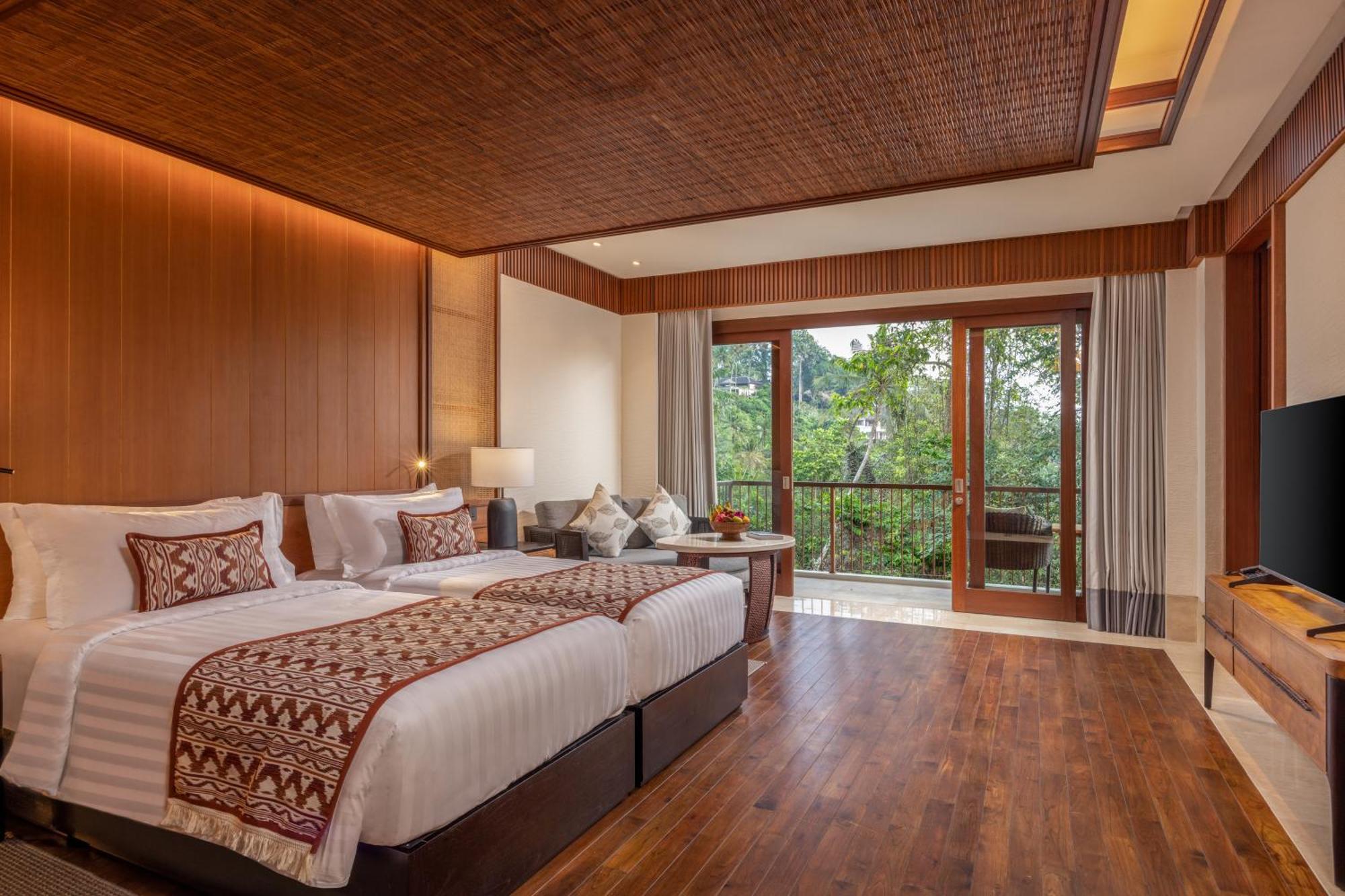 Spacious Deluxe Suite with Bathtub, Balcony, Garden View, Free Welcome Fruit and Daily Afternoon Tea