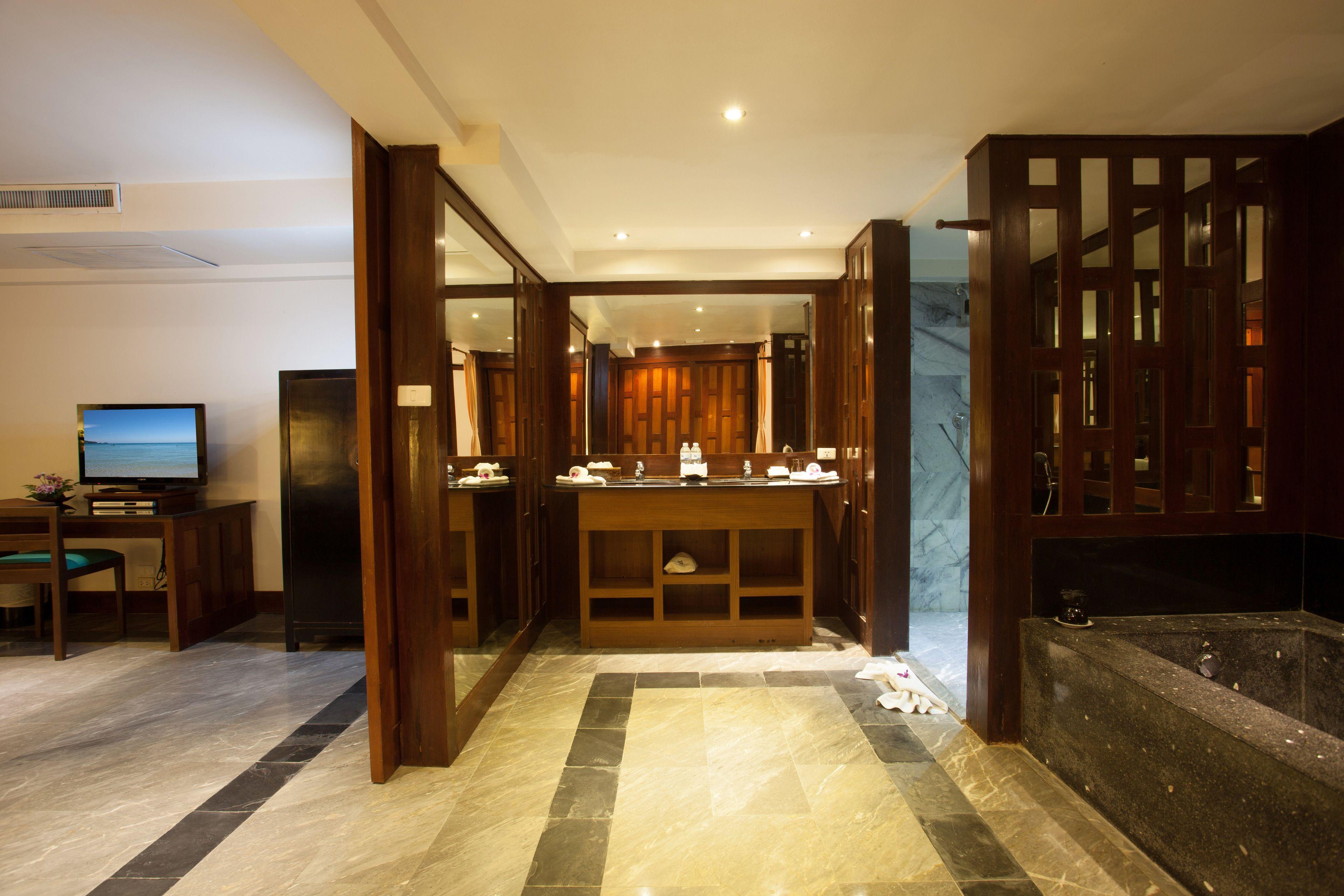 Deluxe Double or Twin Room Pool Access