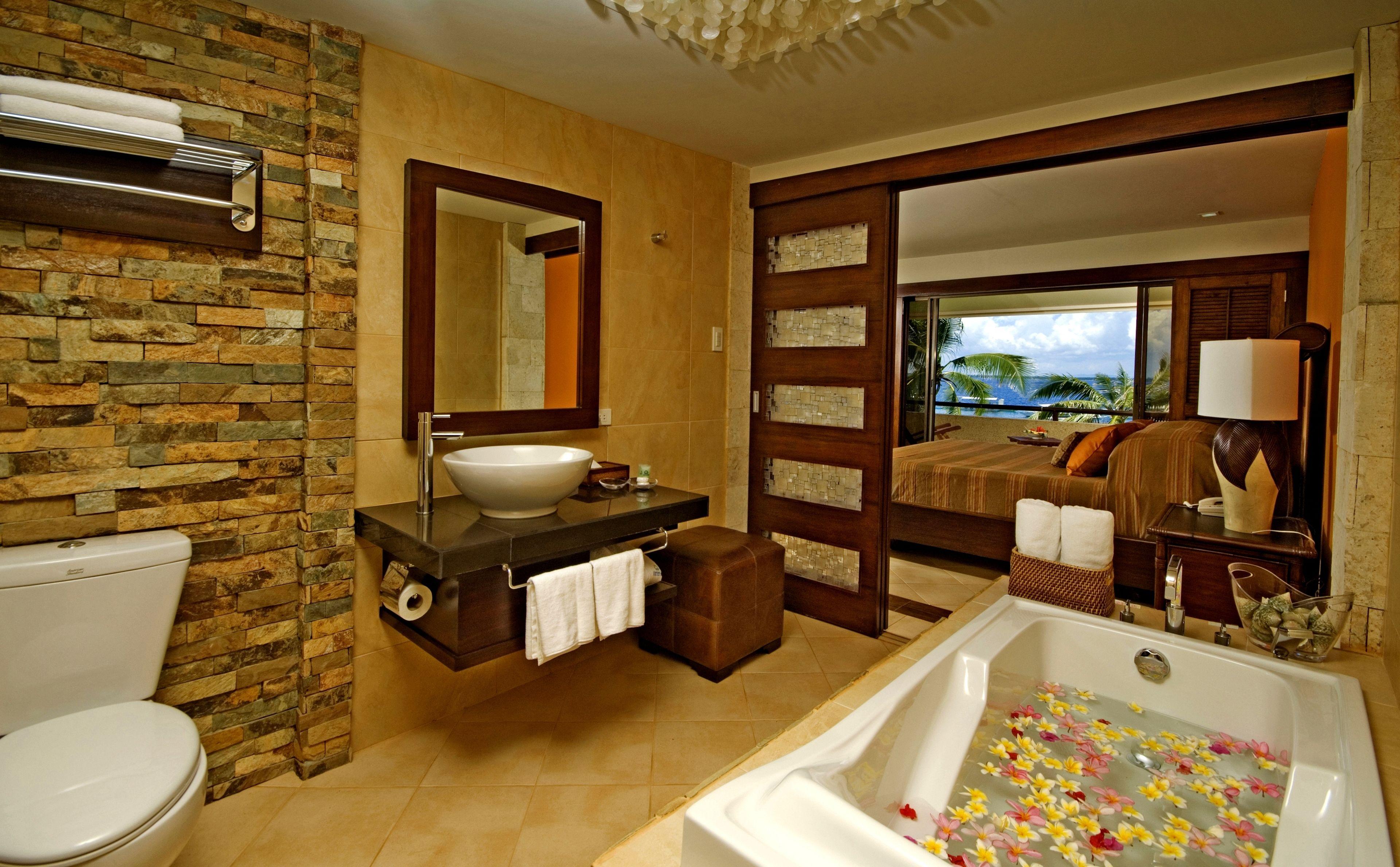 Sunrise Corner Junior Suite