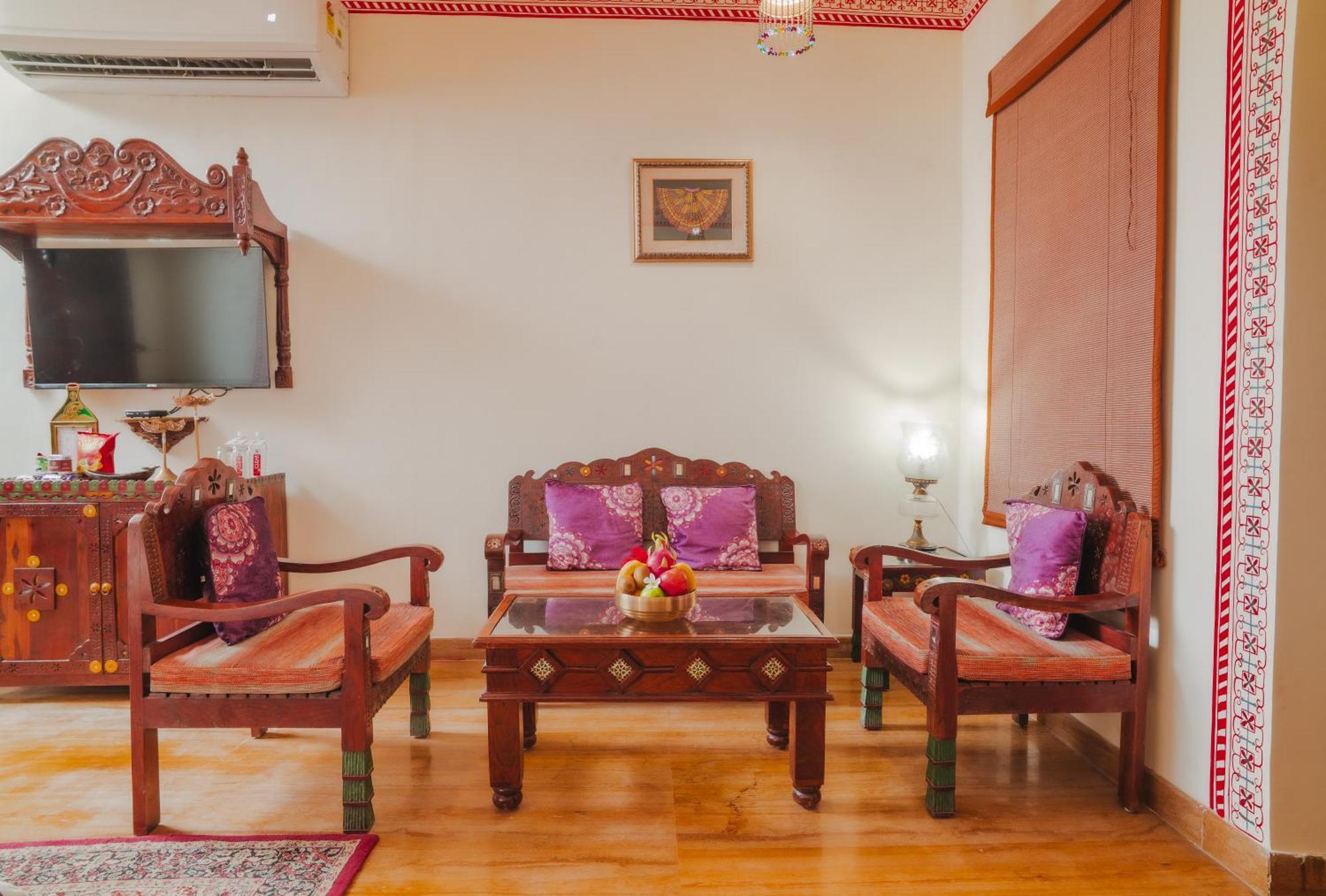 Royal Cottage Room