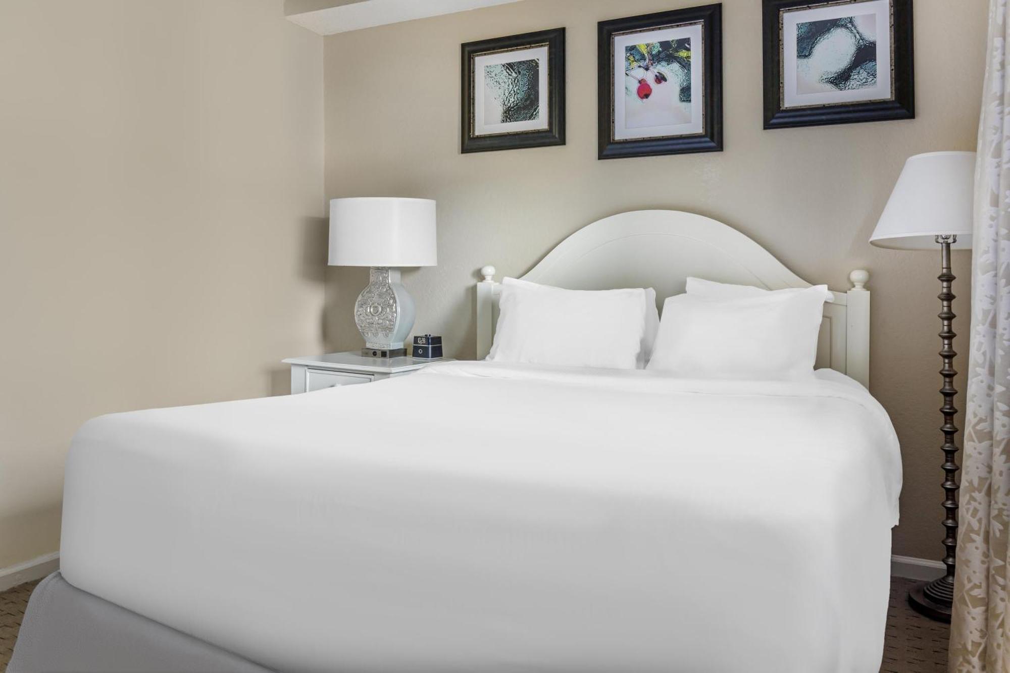 Two-Bedroom Deluxe Suite One King Bed One Queen Bed,1720902619:JPEG