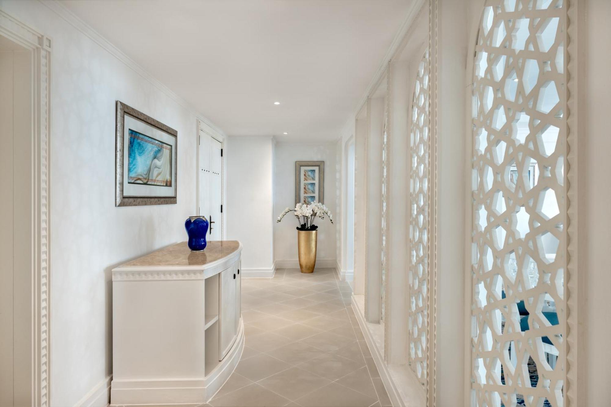 Ambassador One-Bedroom Suite – Panoramic Sea Views Exclusive Lounge Access Private Beach Access