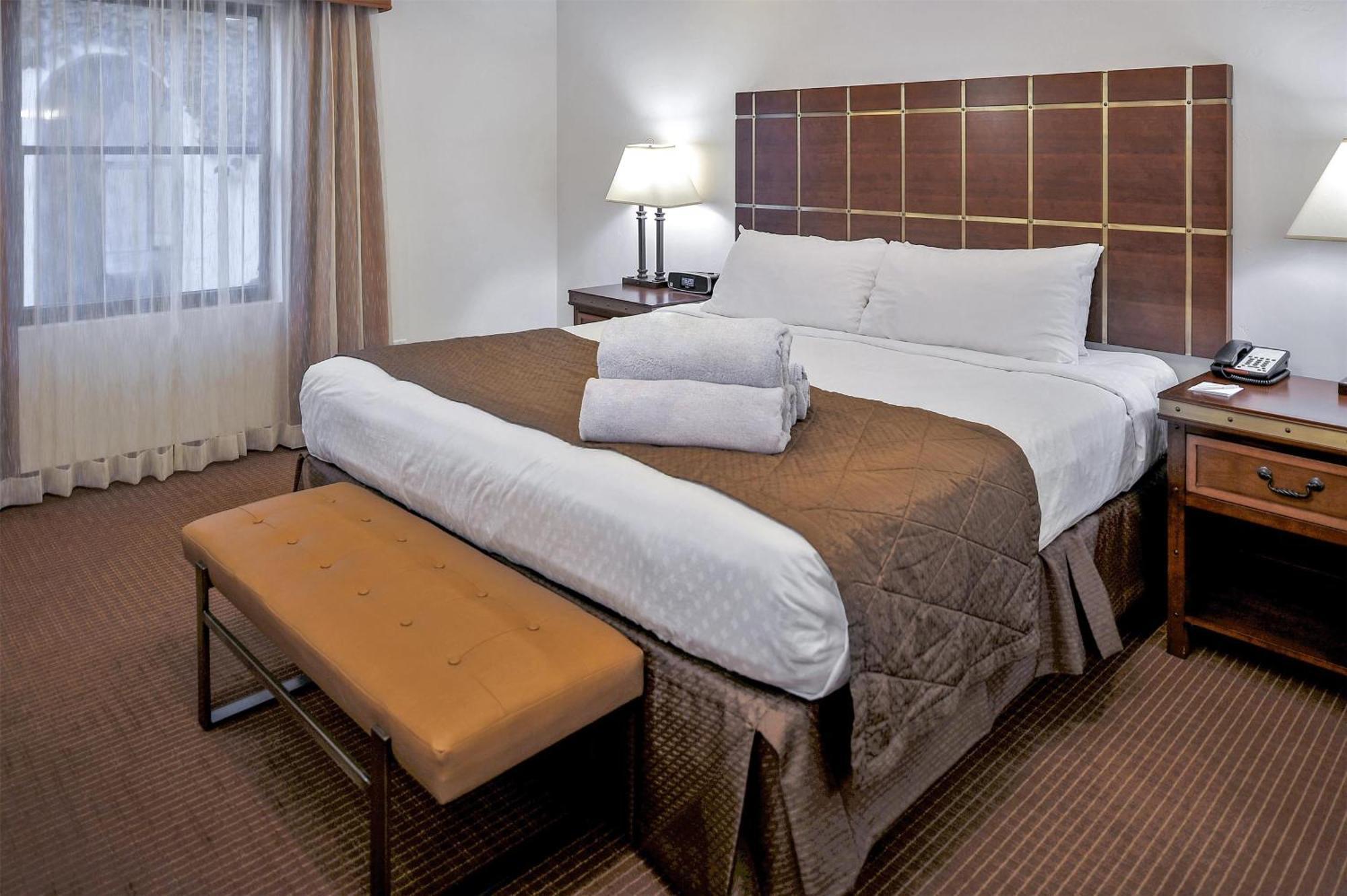 Two-Bedroom Suite Two King Beds Balcony Mountain View