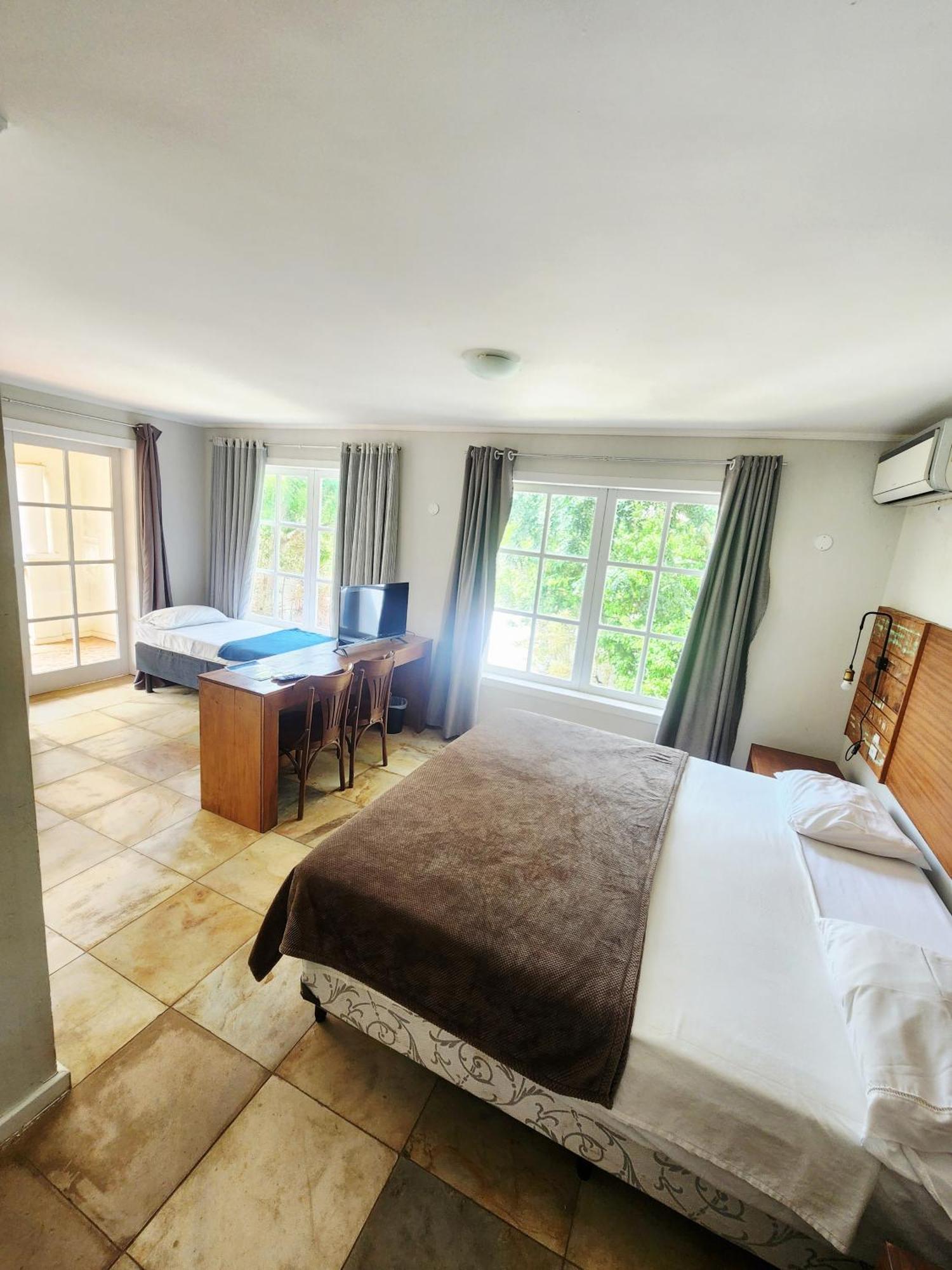 Quarto Triplo com Varanda