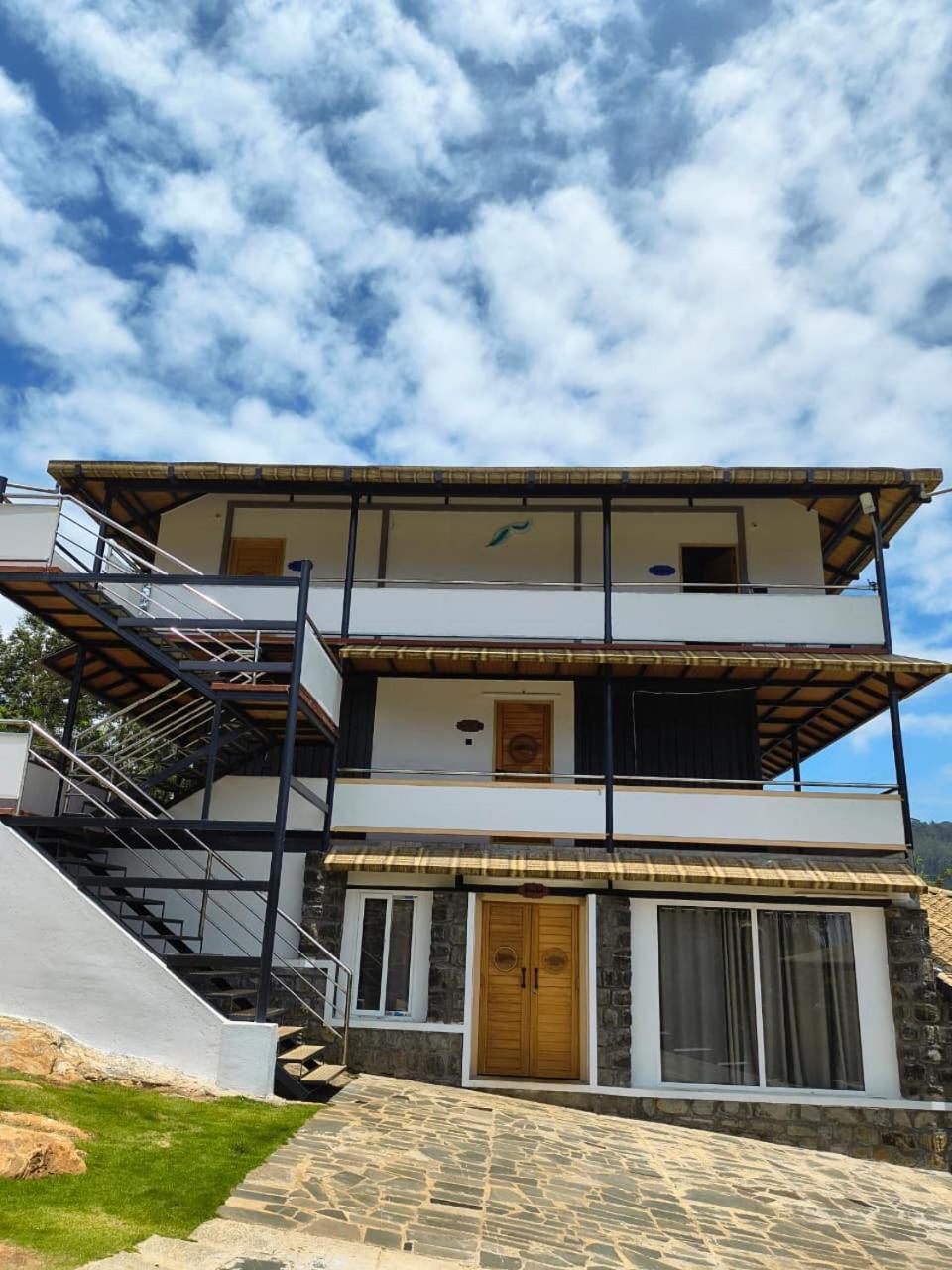 Deluxe Double or Twin Room with Balcony