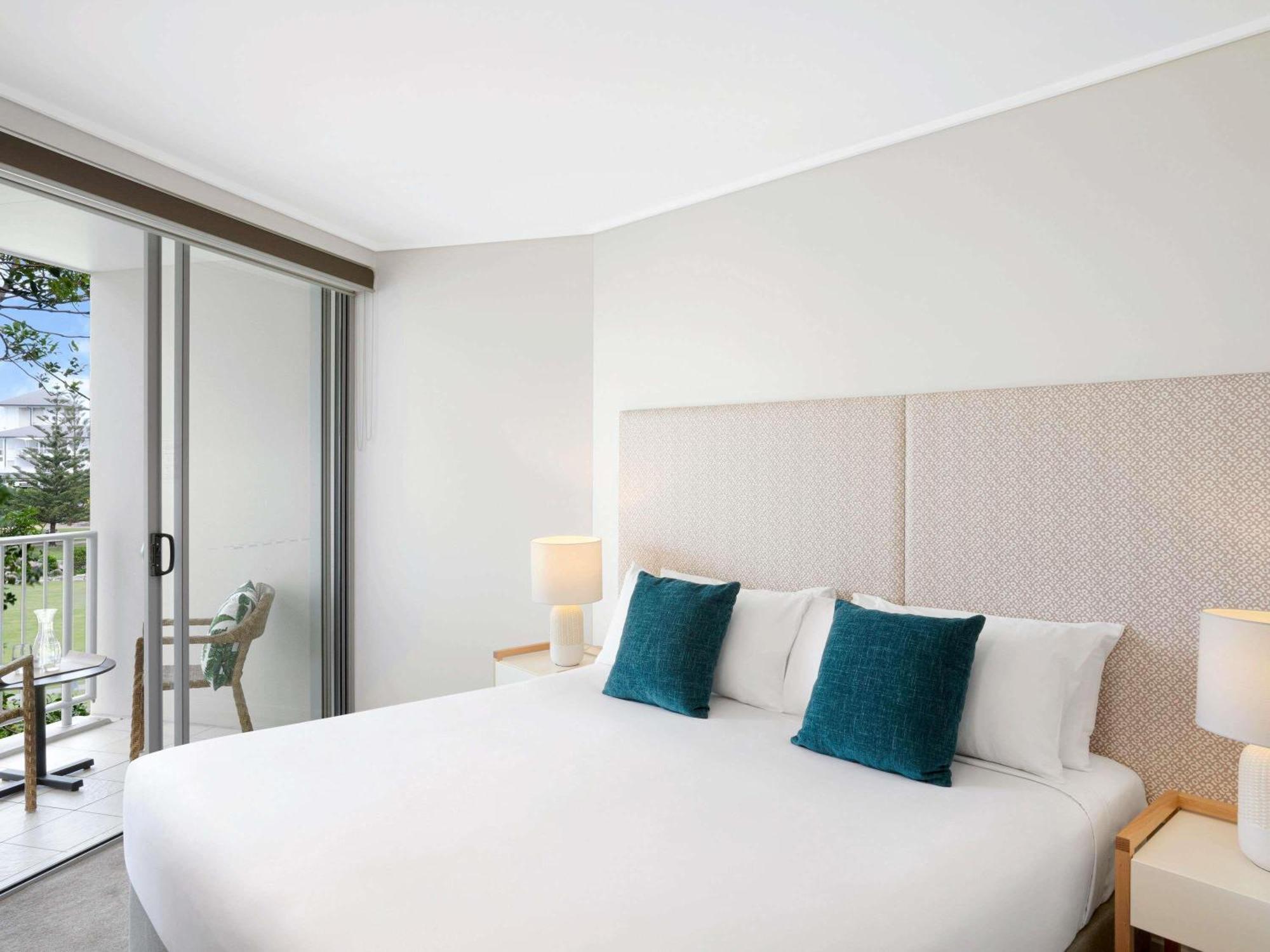 Hotel Room,1742662124:JPEG