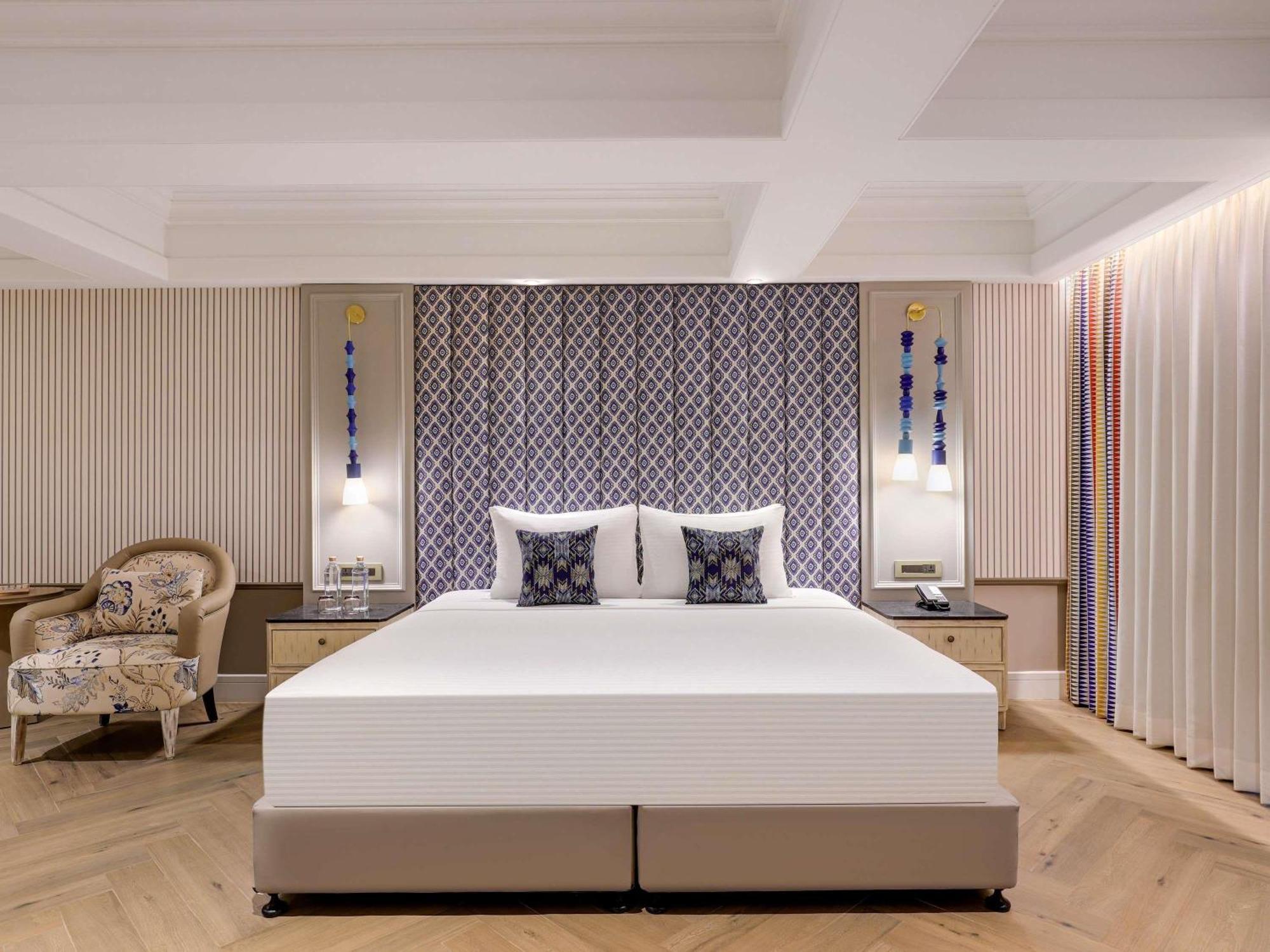Premium King Room with Bath Tub and Balcony - INR 1000 SPA Credit, 15% Discount on Food & Beverages