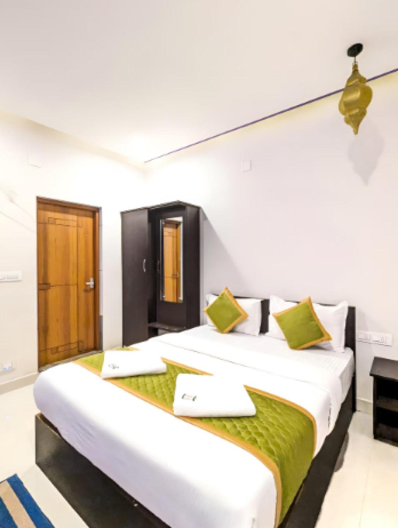Deluxe Queen Room