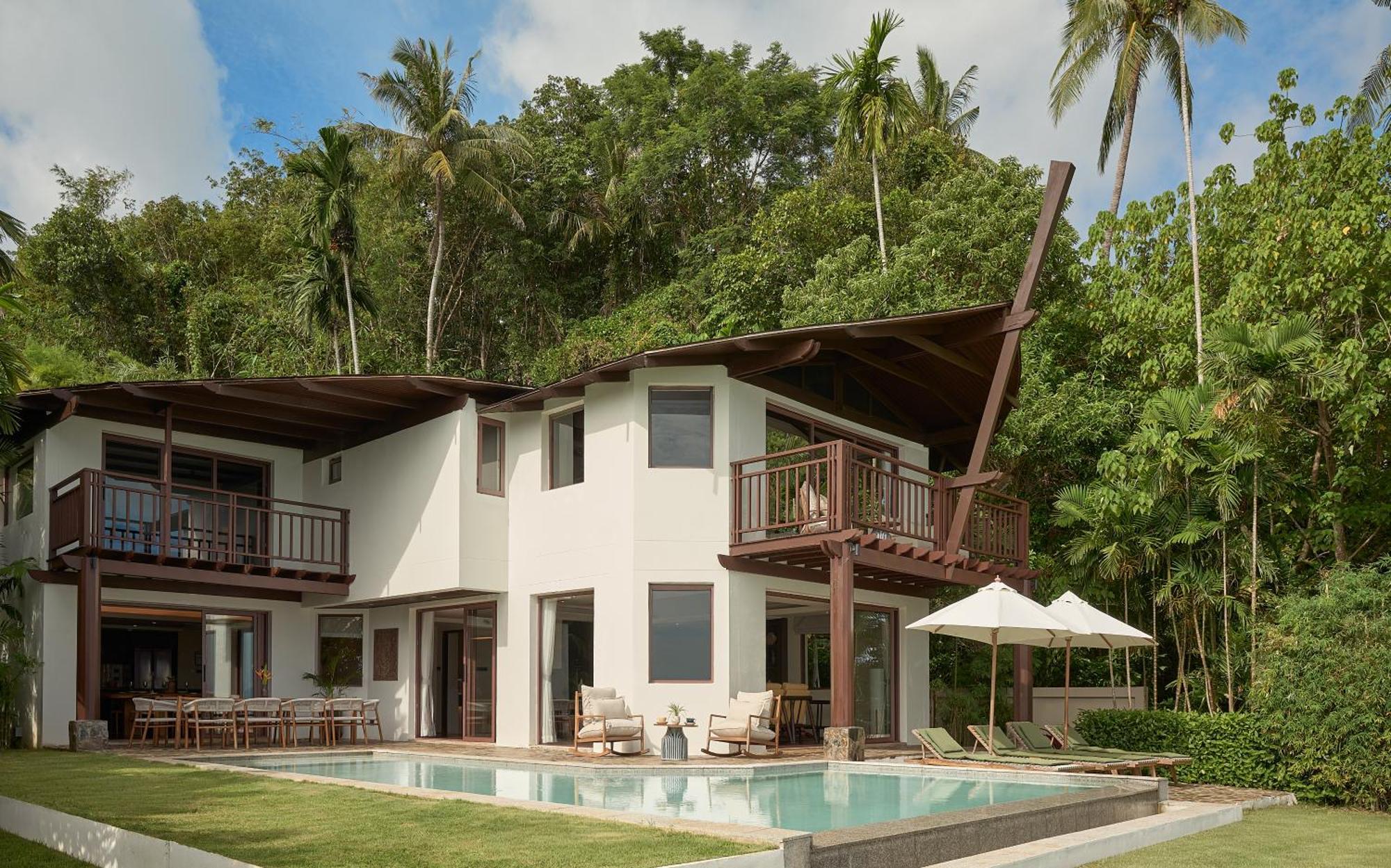 LUX 4-Bedroom Grand Beachfront Pool Villa Unlimited 24-Hour Water Shuttle Service