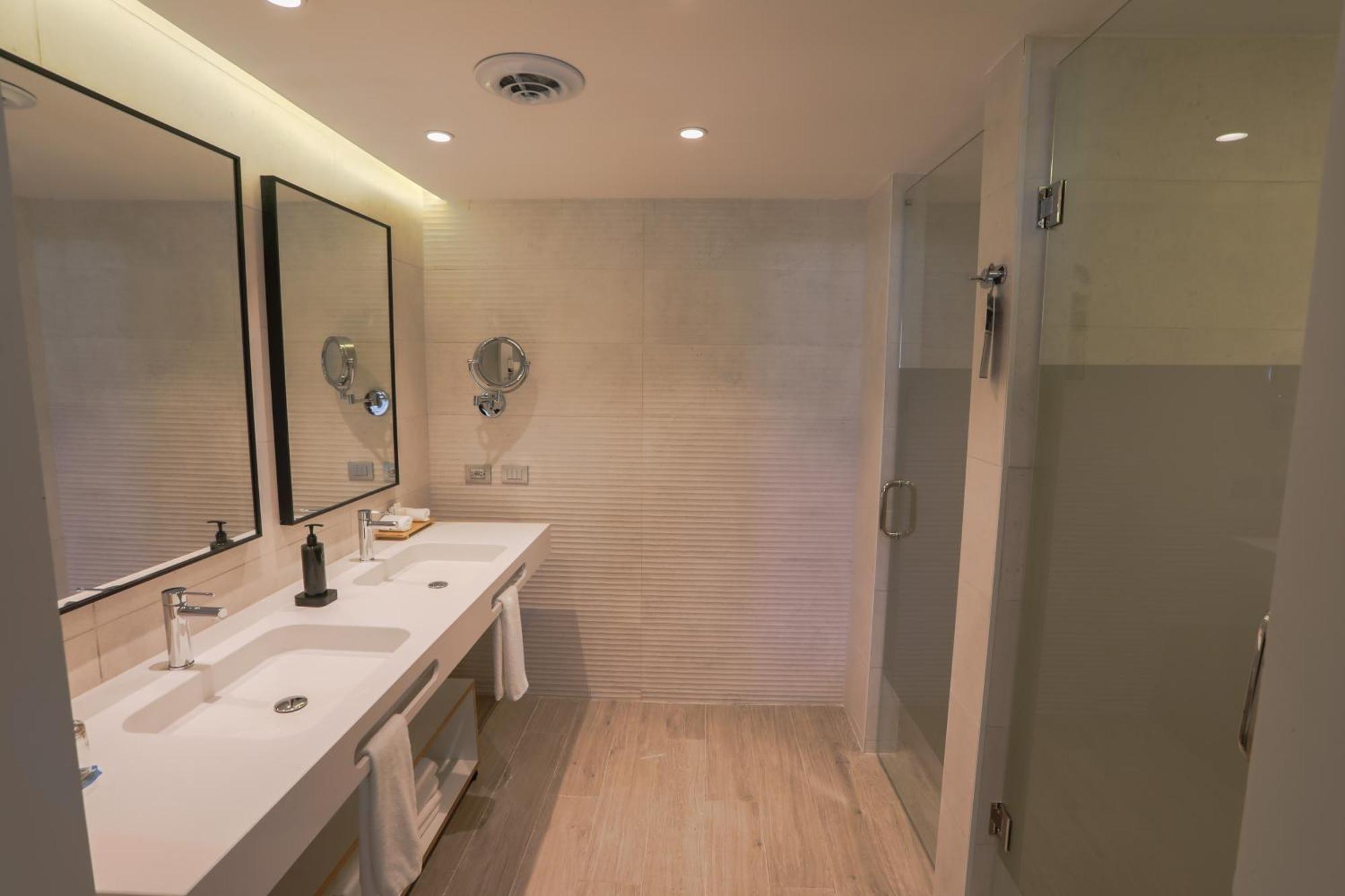 Privileged Deluxe Junior Suite Swim Up