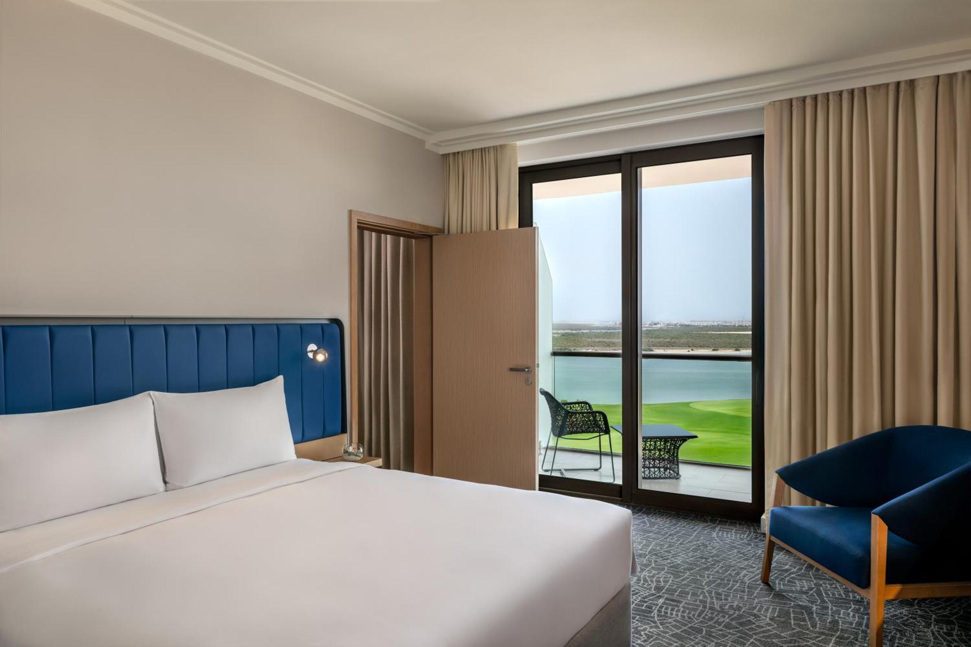 Deluxe Family King Suite with Sea View and Balcony - Theme Park,1742668249:JPEG
