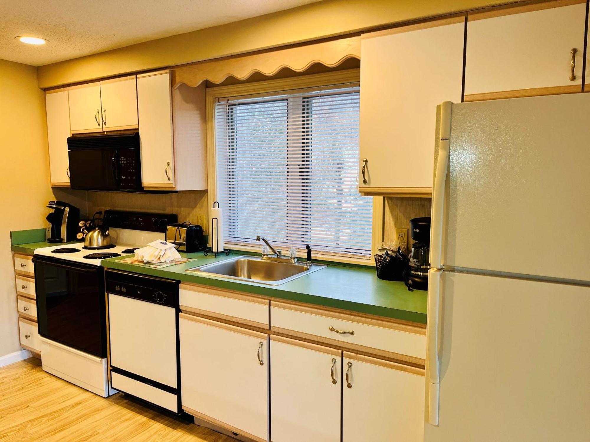 Highlands | 1 King Bed Condo | Mountain View
