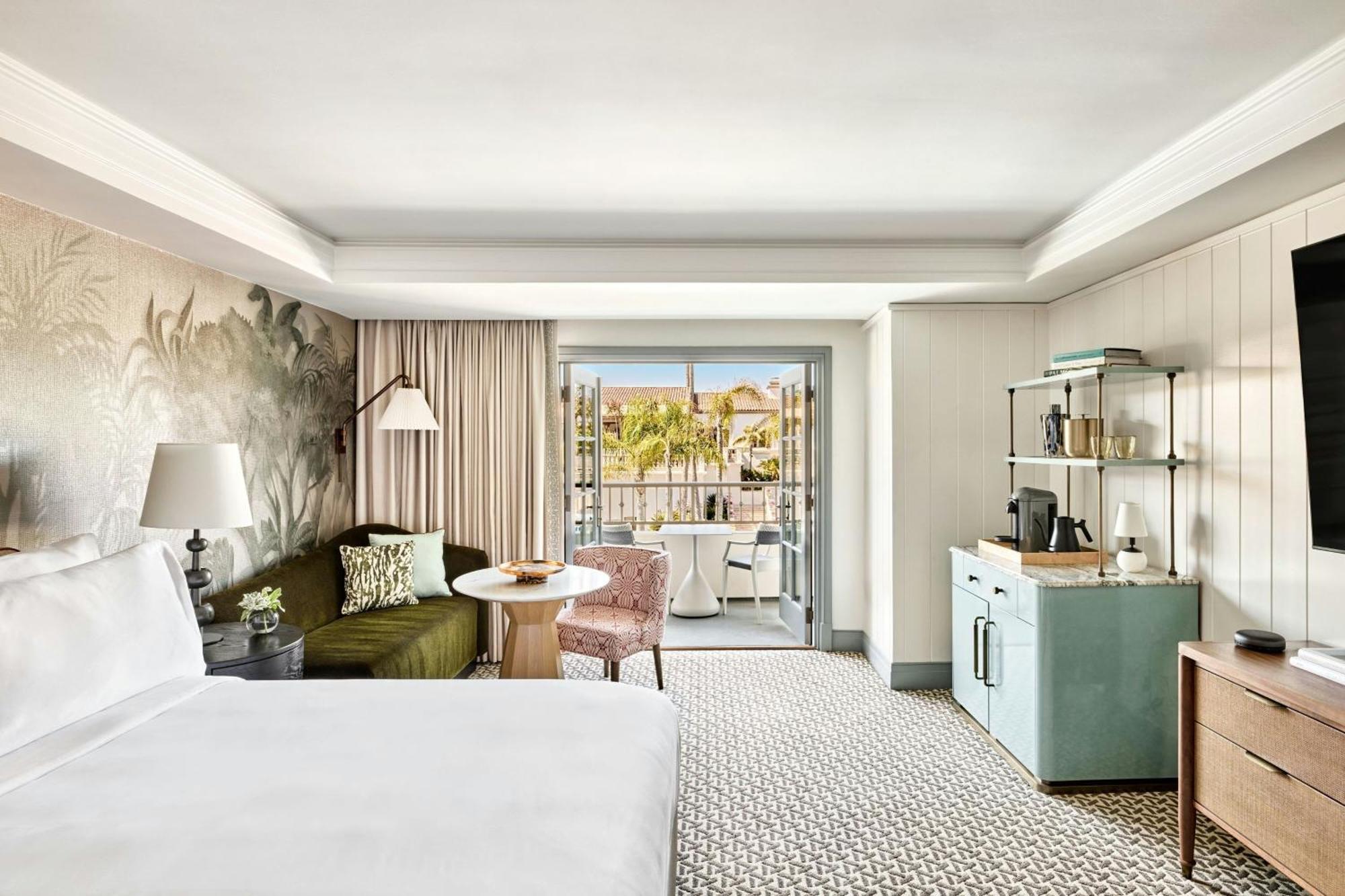 Club Level King or Double Room with Garden View