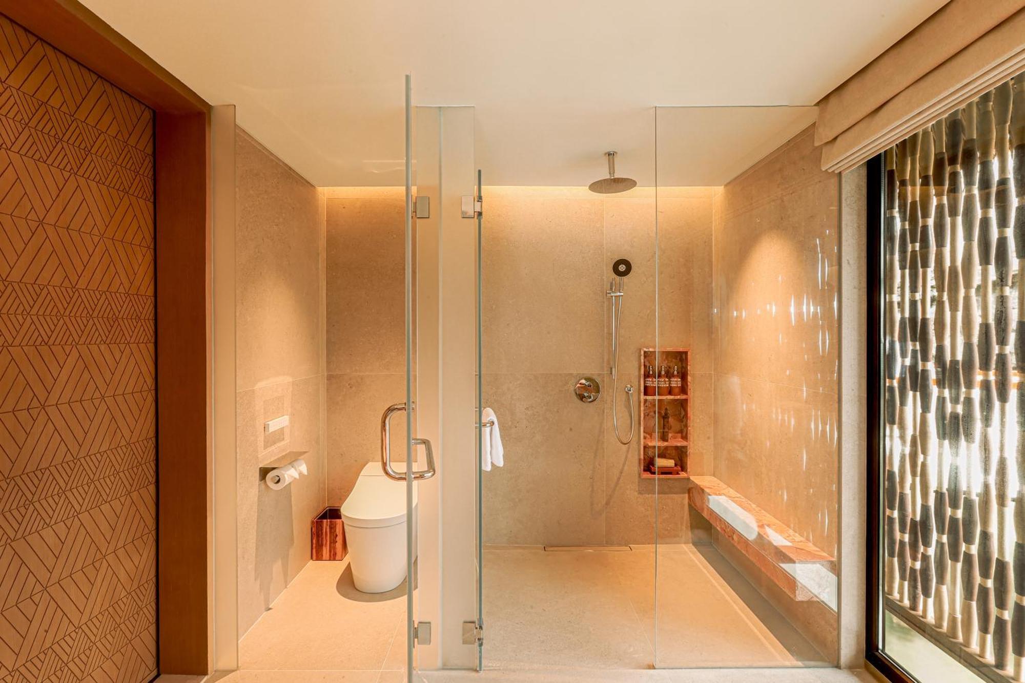 1 King Bed Water Villa