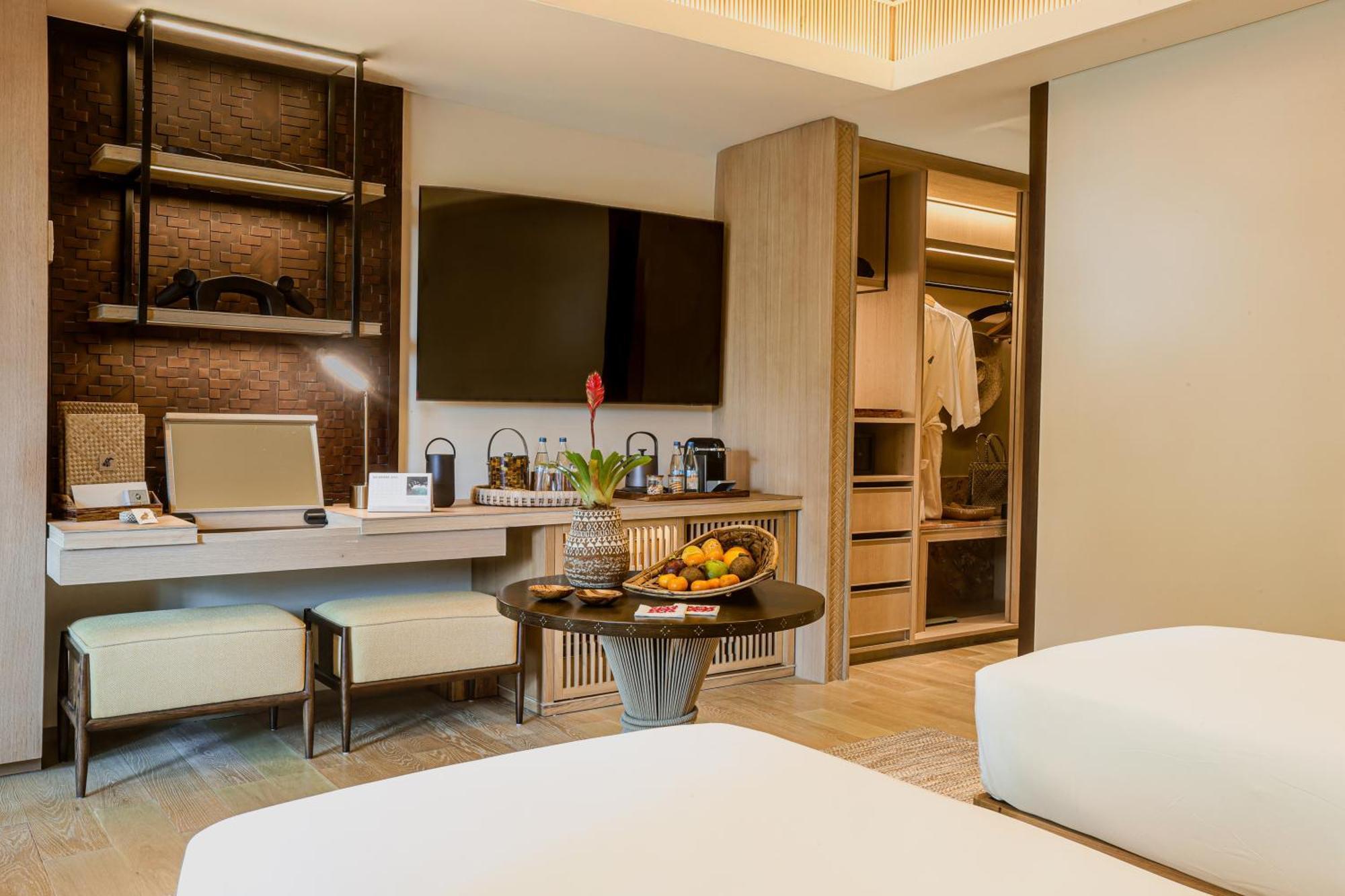1 King Bed Forest Deluxe Room