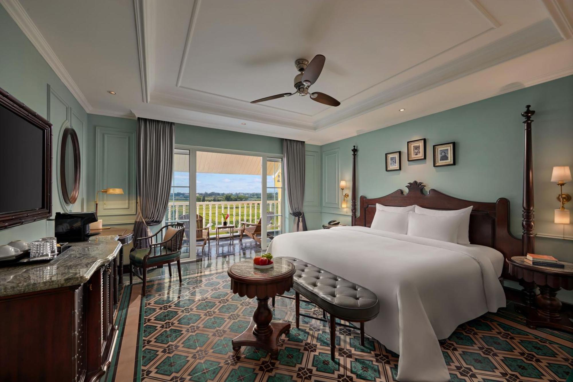 Executive Suite Club Wing