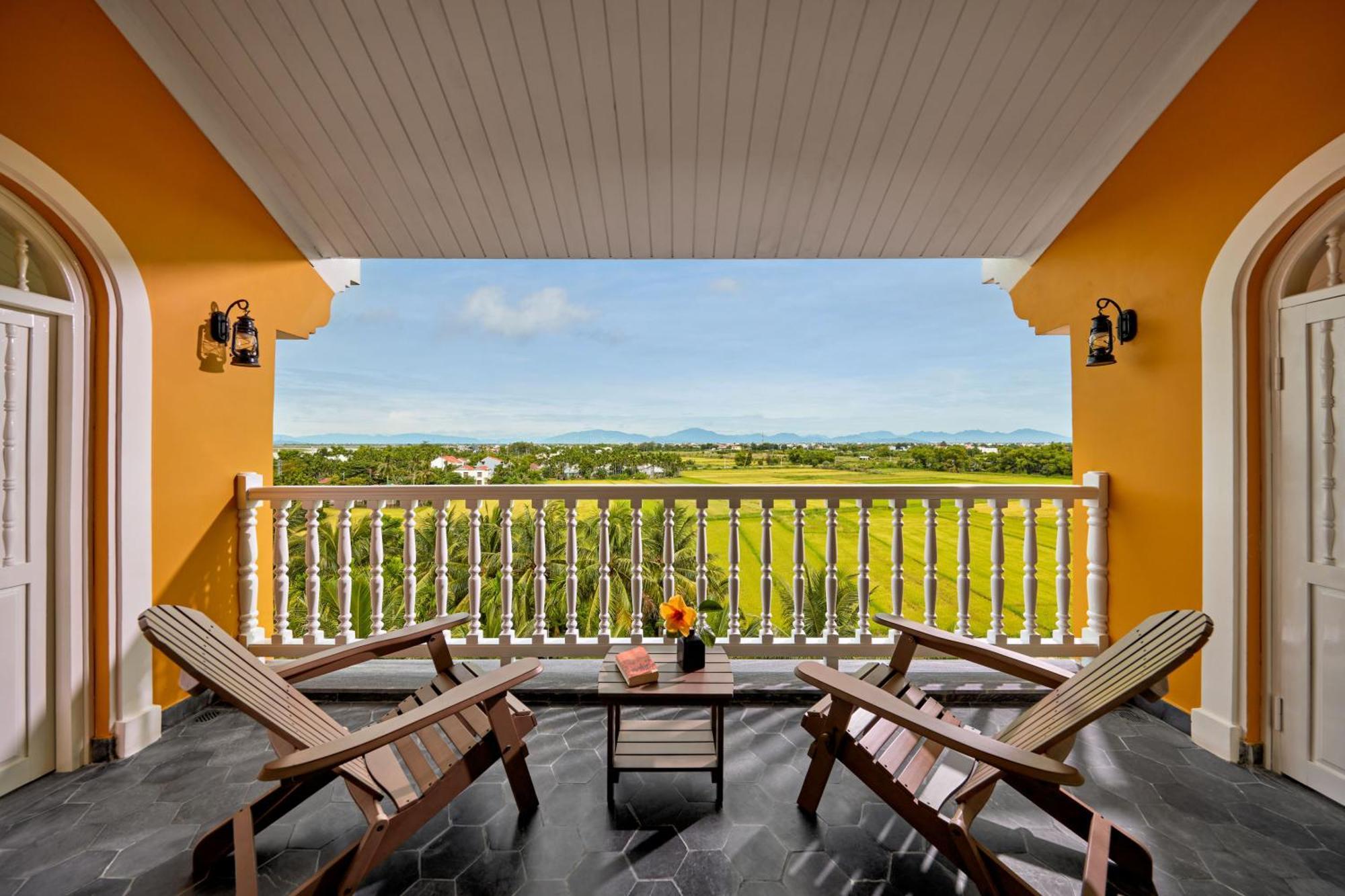 Executive Duplex Suite Club Wing