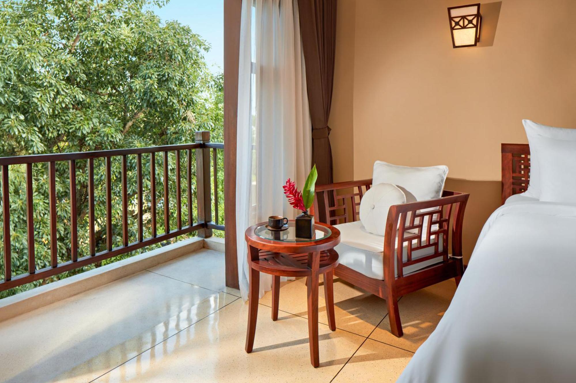 Family Room Balcony Classic Wing