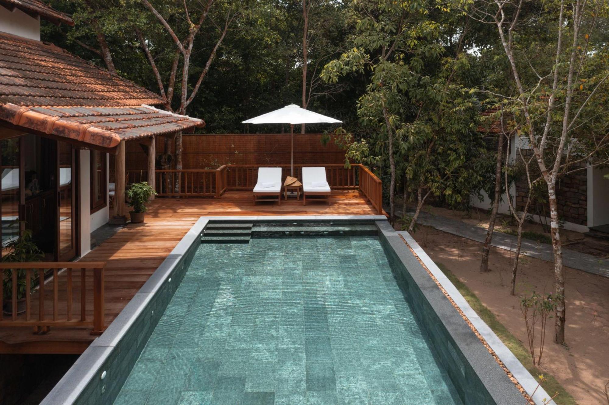 Garden Pool Residence