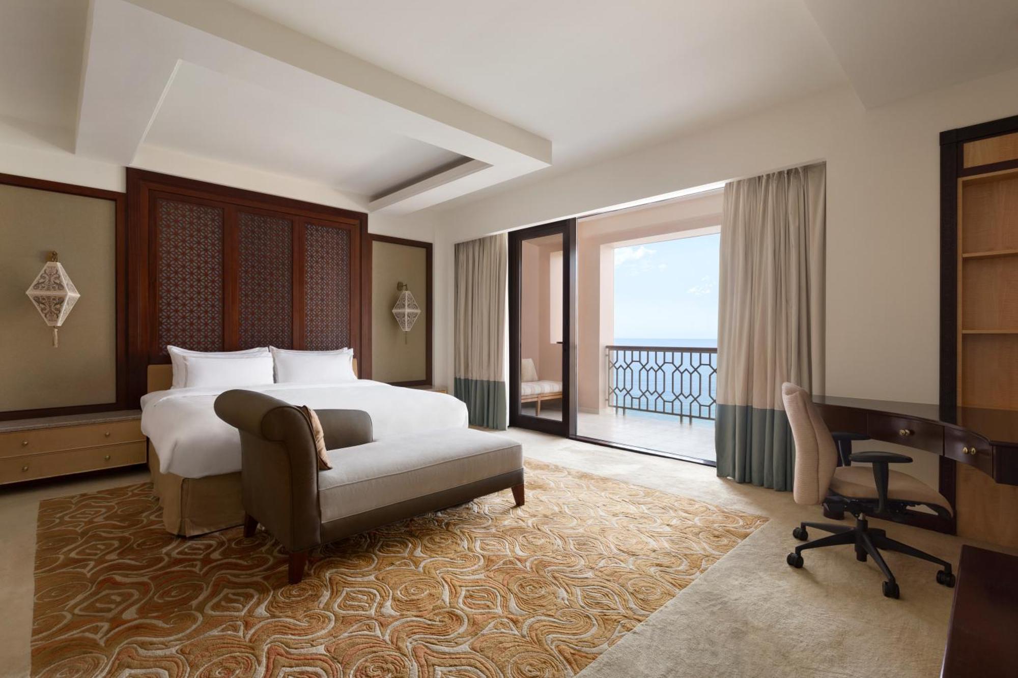 One-Bedroom Deluxe King Suite Sea View,1743085618:JPEG