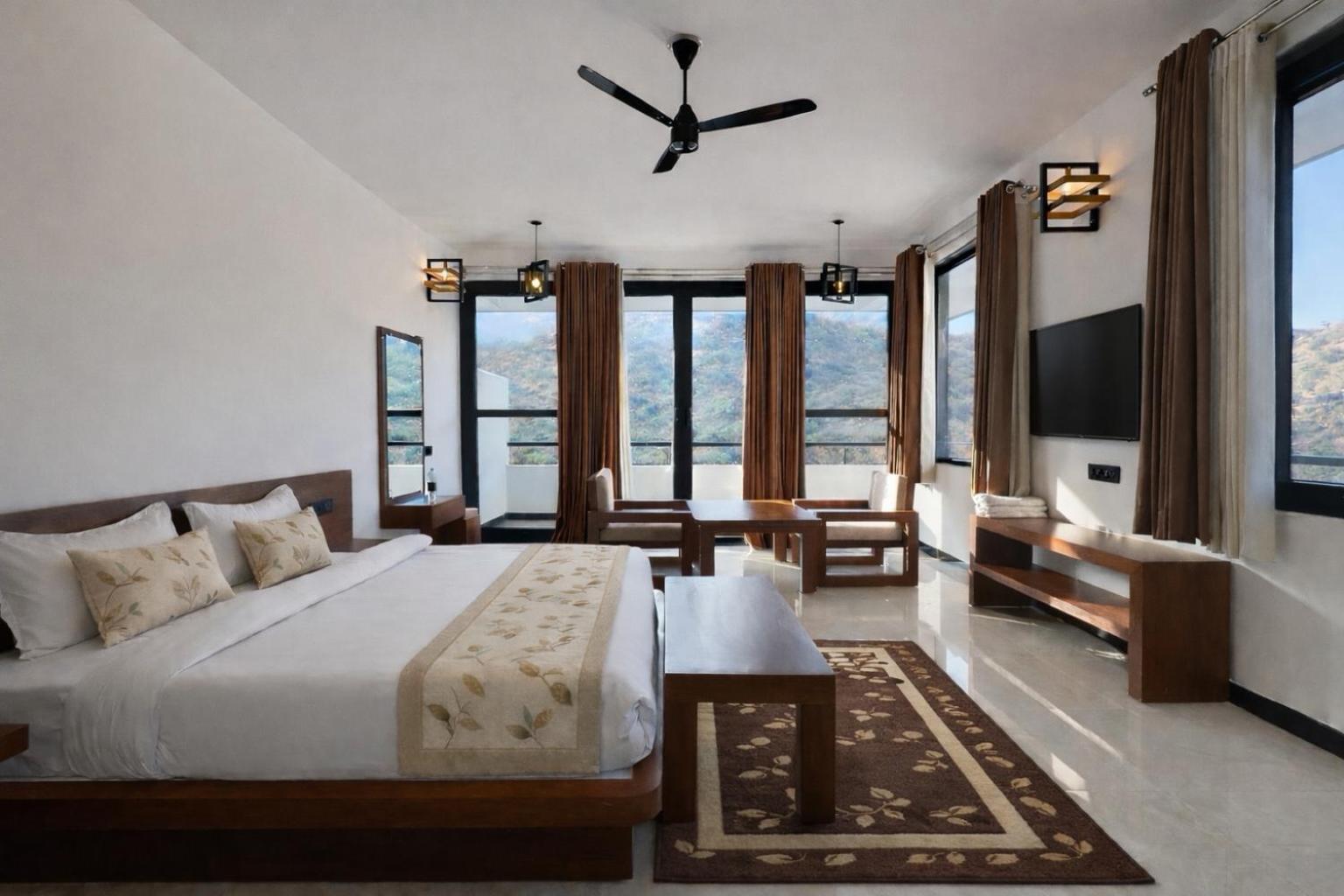 Superior King Room