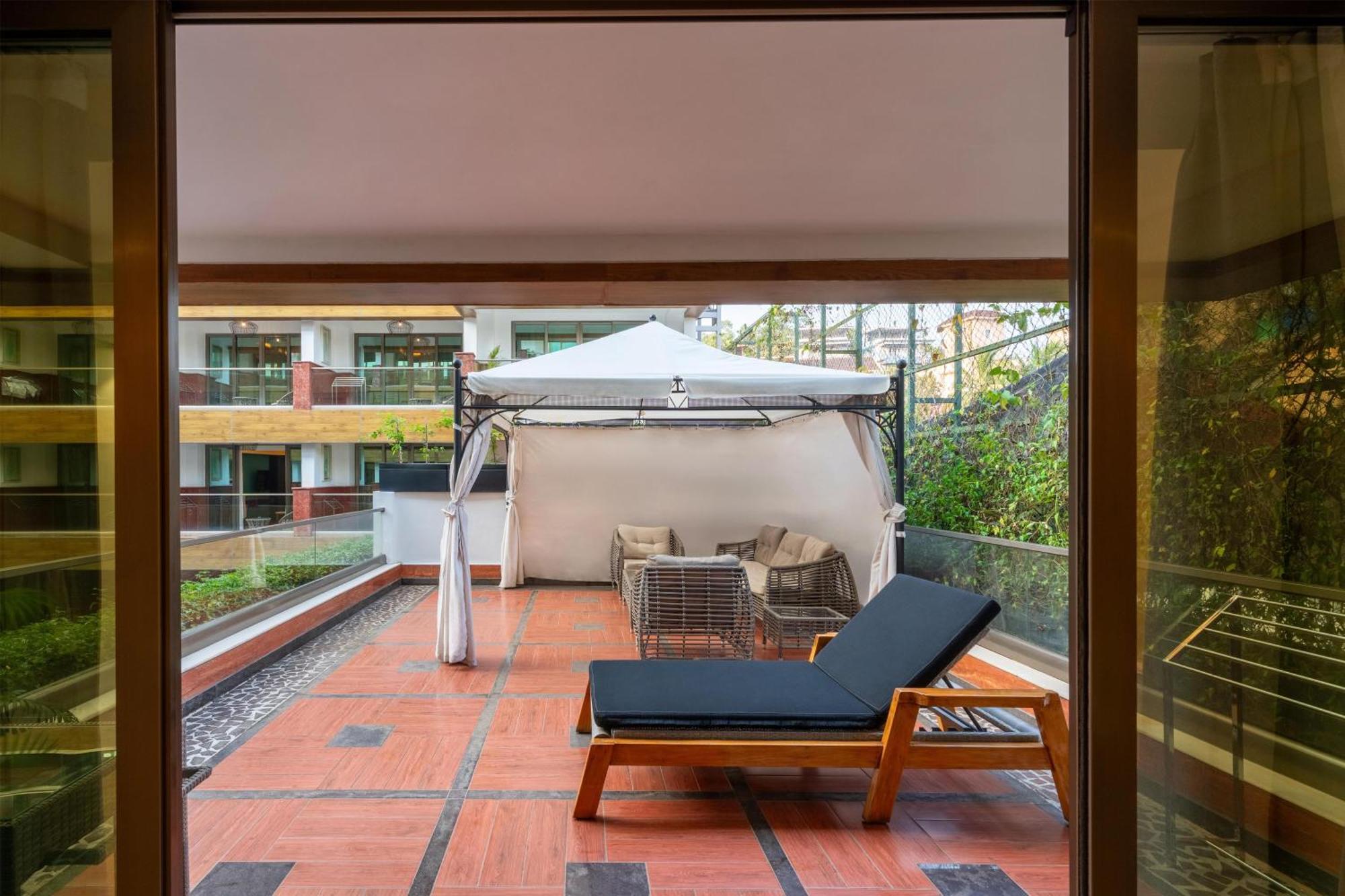 Junior Suite Pool Vie - 20%Ddiscount on Food & Beverages, 15% Discount on Spa & Laundry + flexible Check-in & Check-out