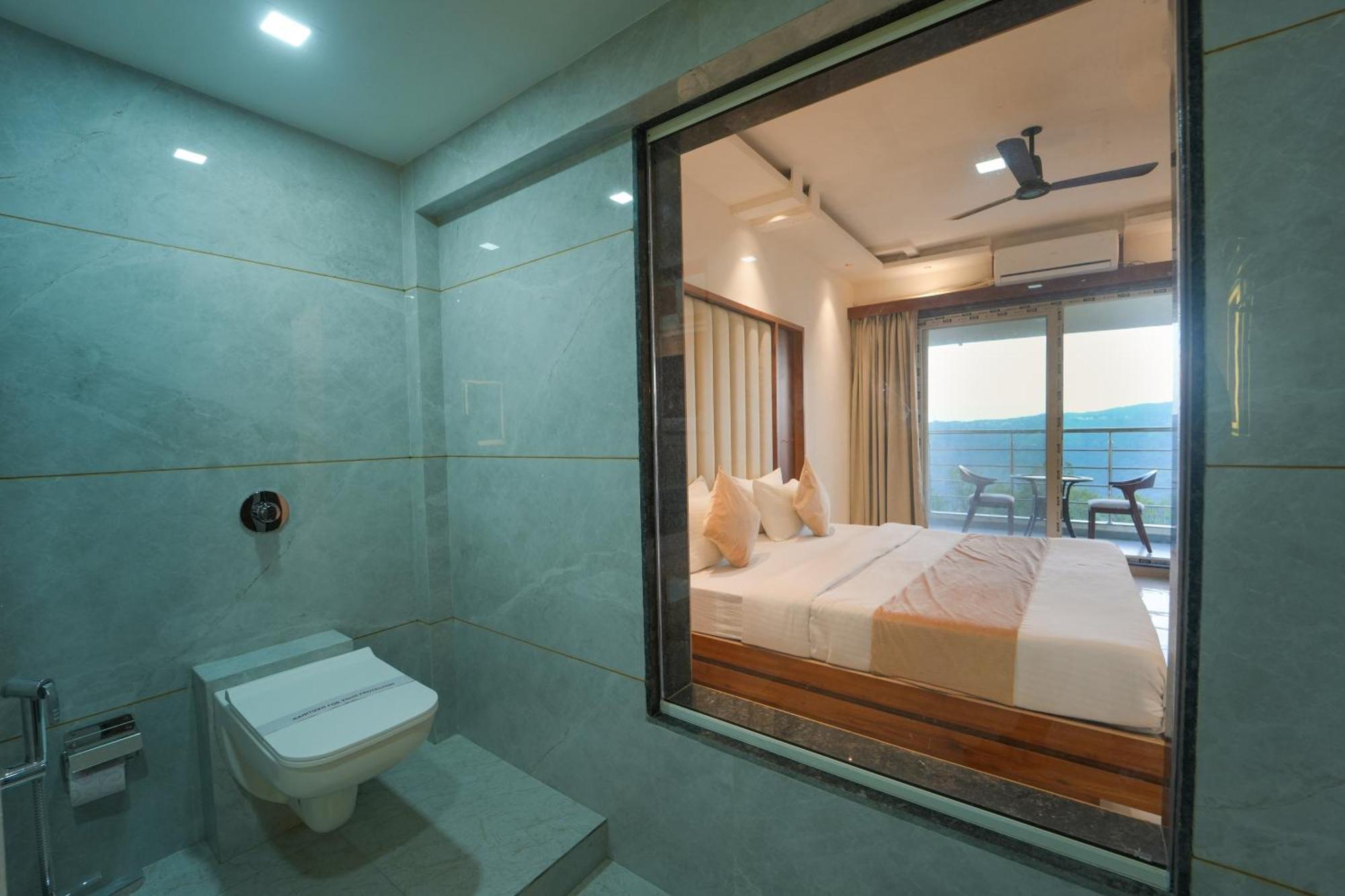 Suite with Mountain View