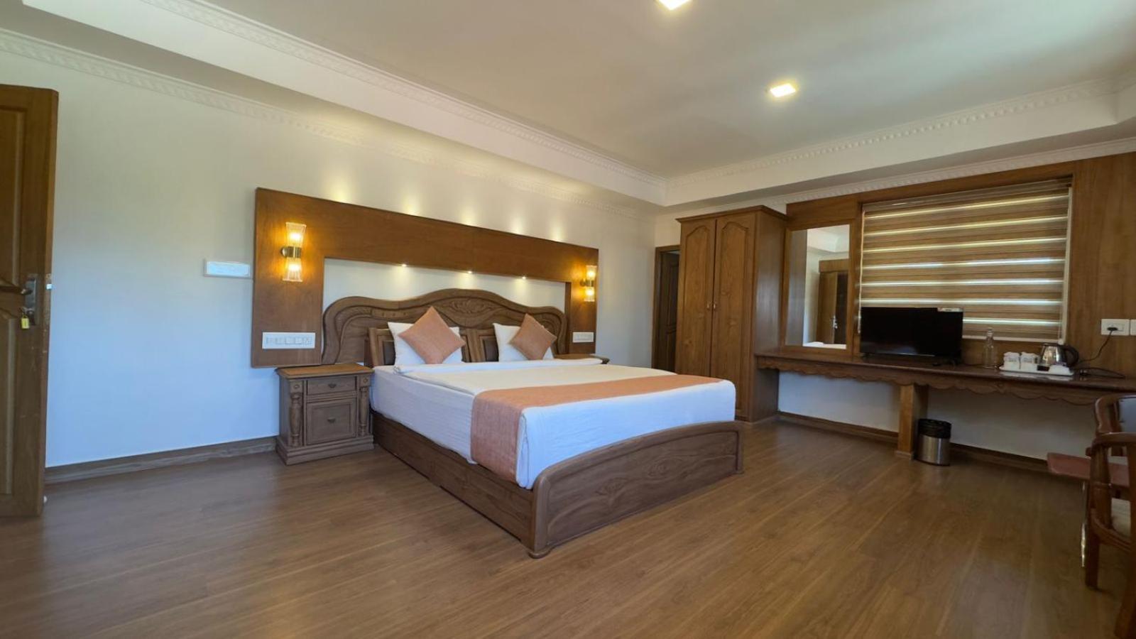 Deluxe Double Room (2 Adults + 1 Child),1743776190:JPEG