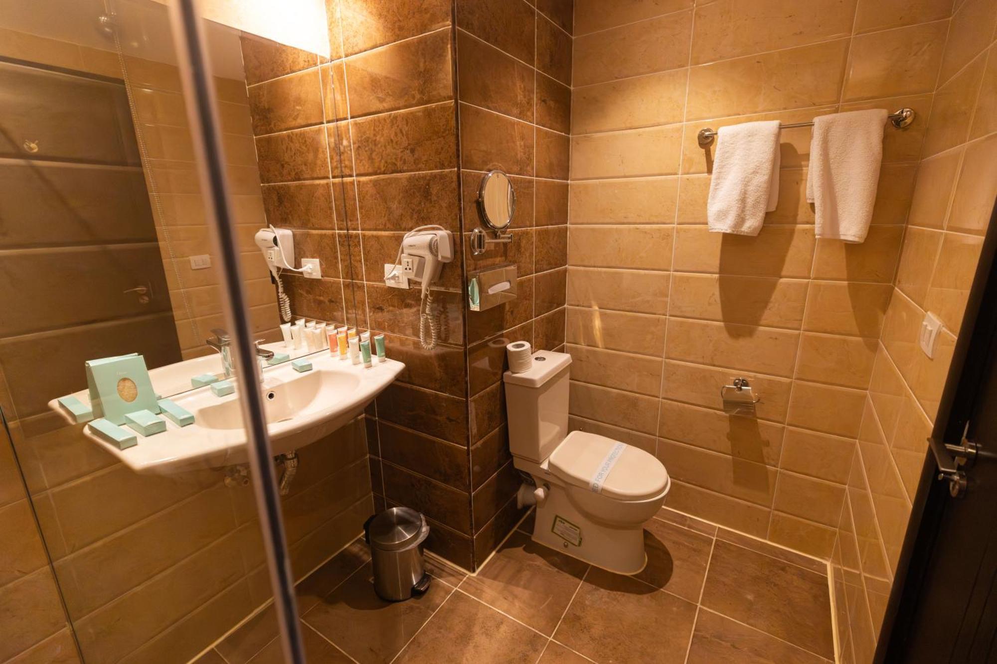 Deluxe Mountain View,1743930217:JPEG