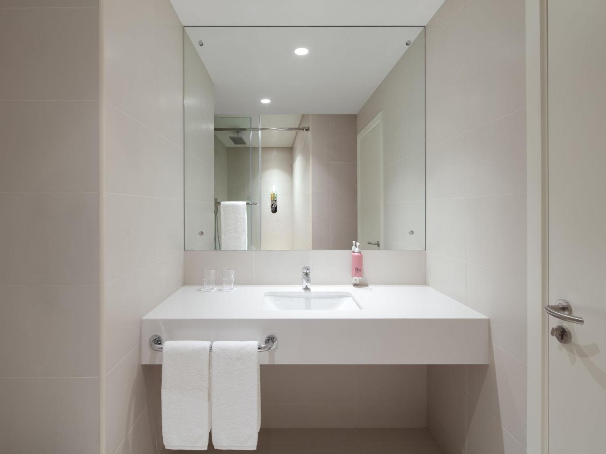 Standard Double or Twin Room,1747050920:JPEG