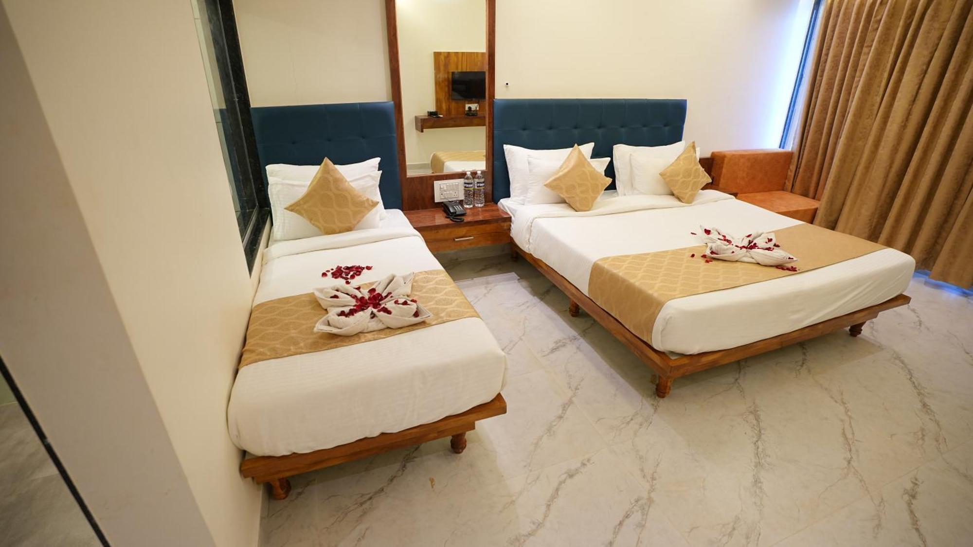 Triple Room with Pool View